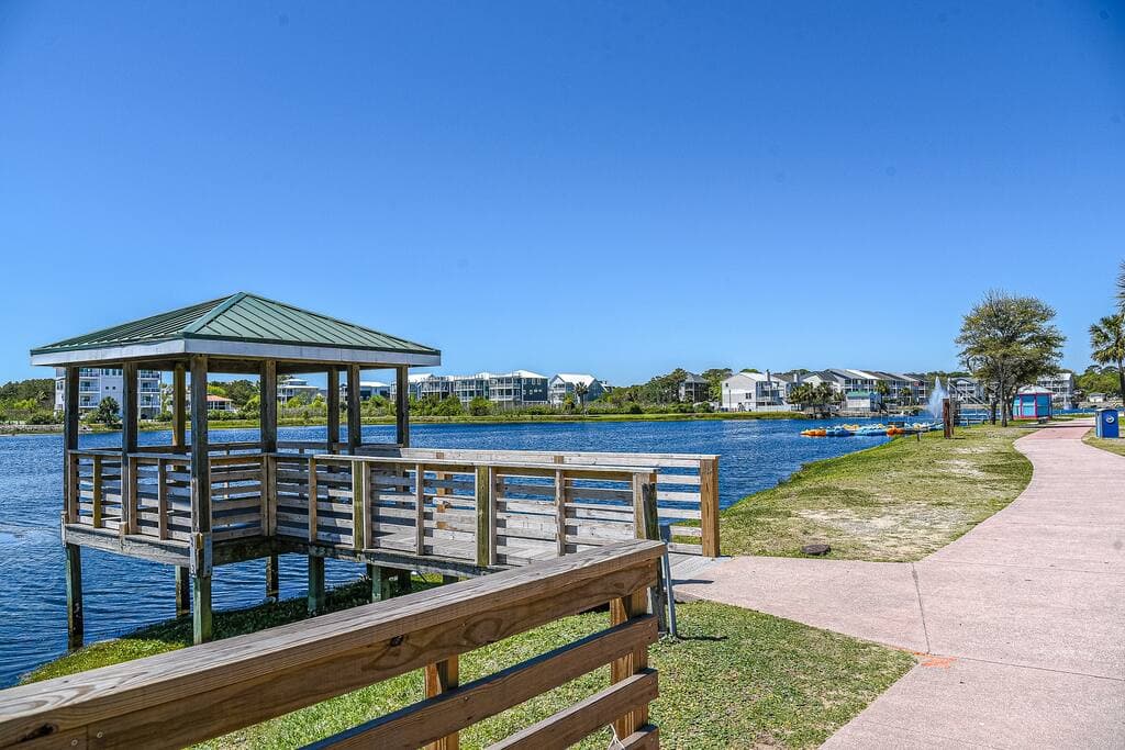 Take a stroll around Carolina Beach Lake