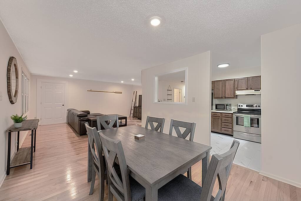 Side B Dining area