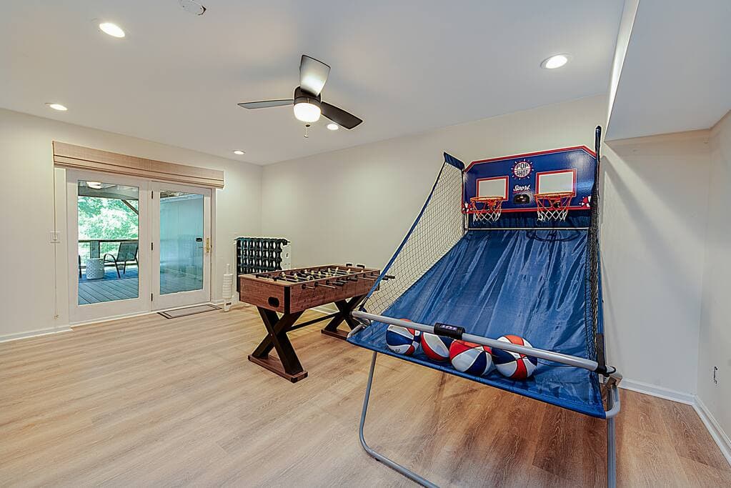 Side B Gameroom