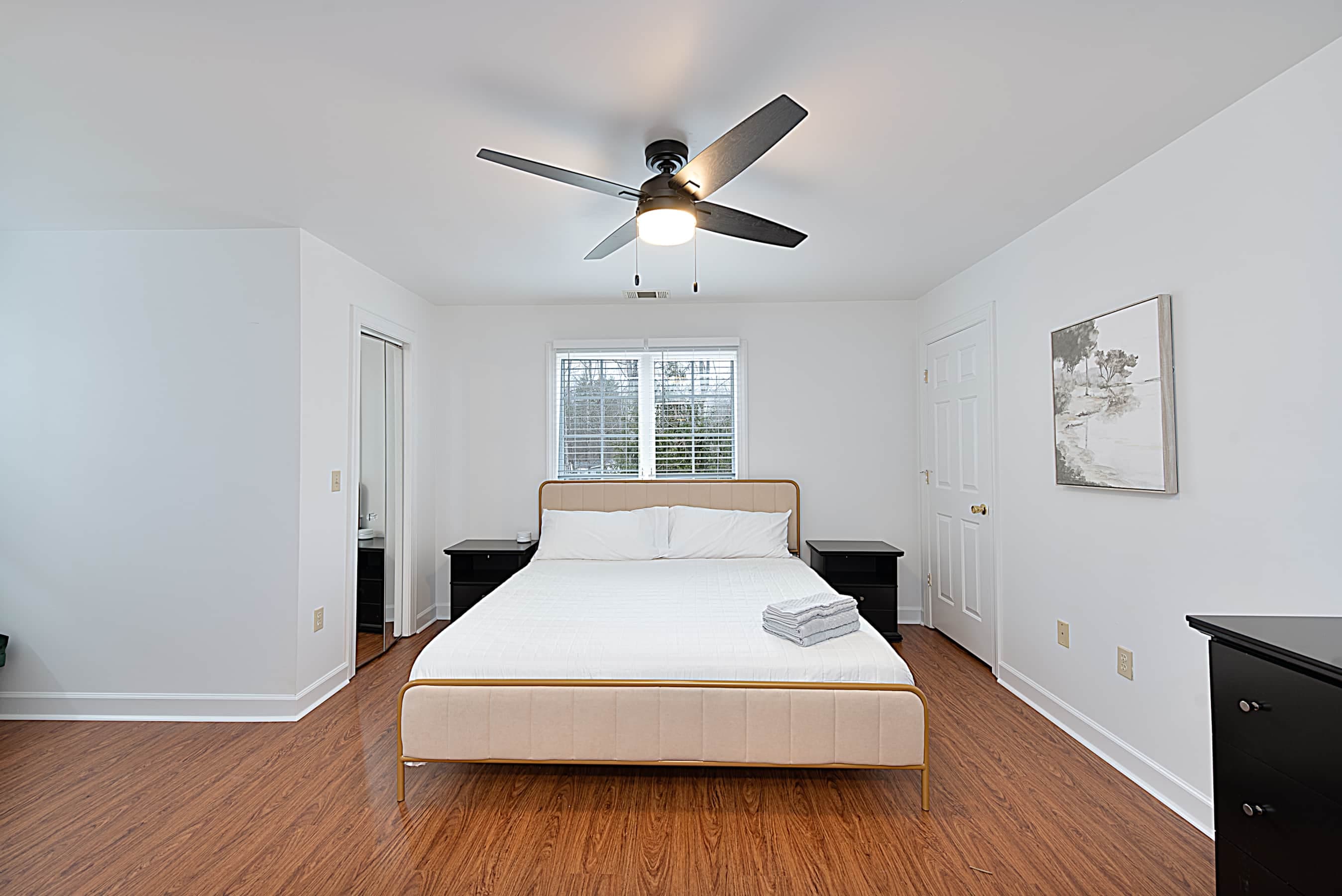Bedroom 1 Top Floor King Bed