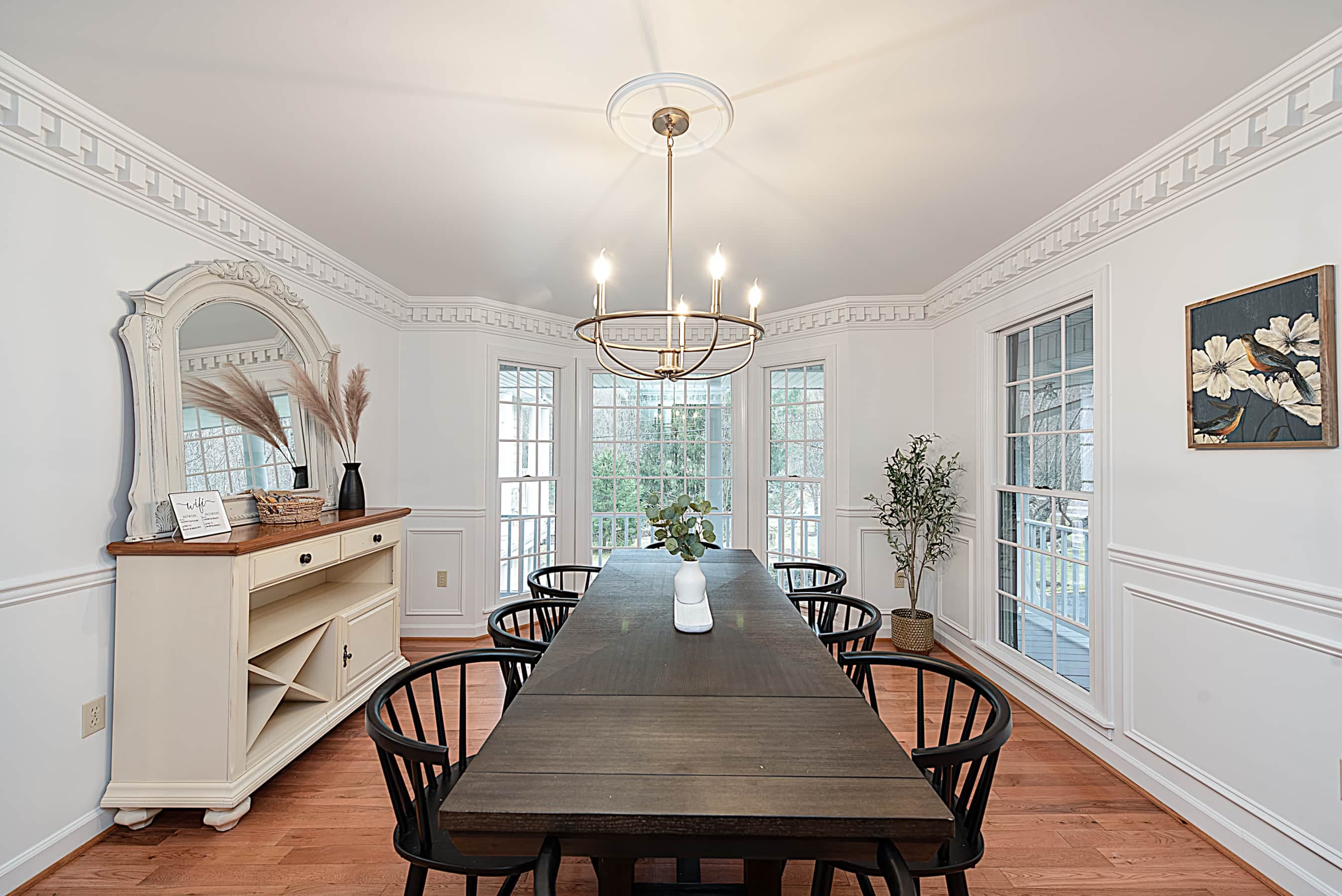 Main Floor Formal DIning Room