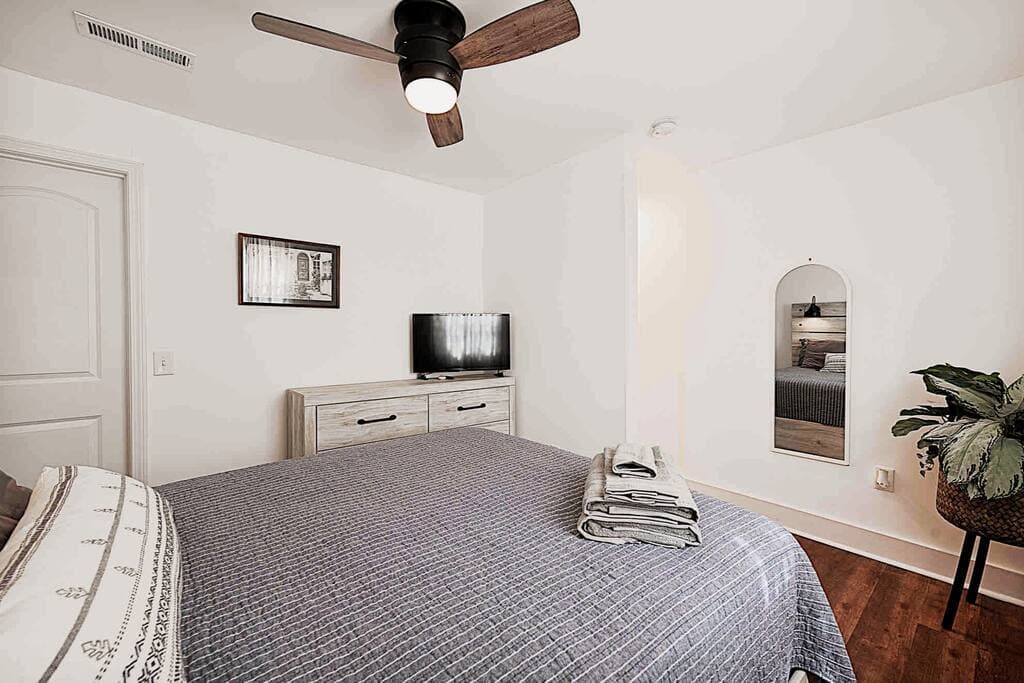 Master Bedroom
Cute and Cozy Design