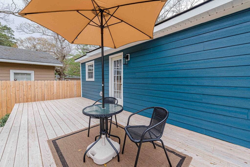Deck with outdoor seating