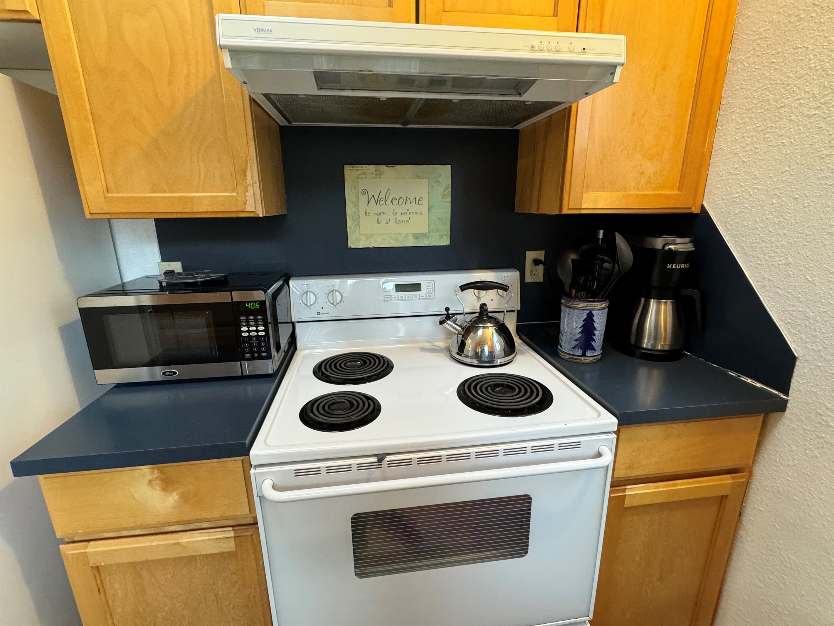 Electric Range, Microwave and Keurig Dual Brew Coffee Maker (Pod & Pot)