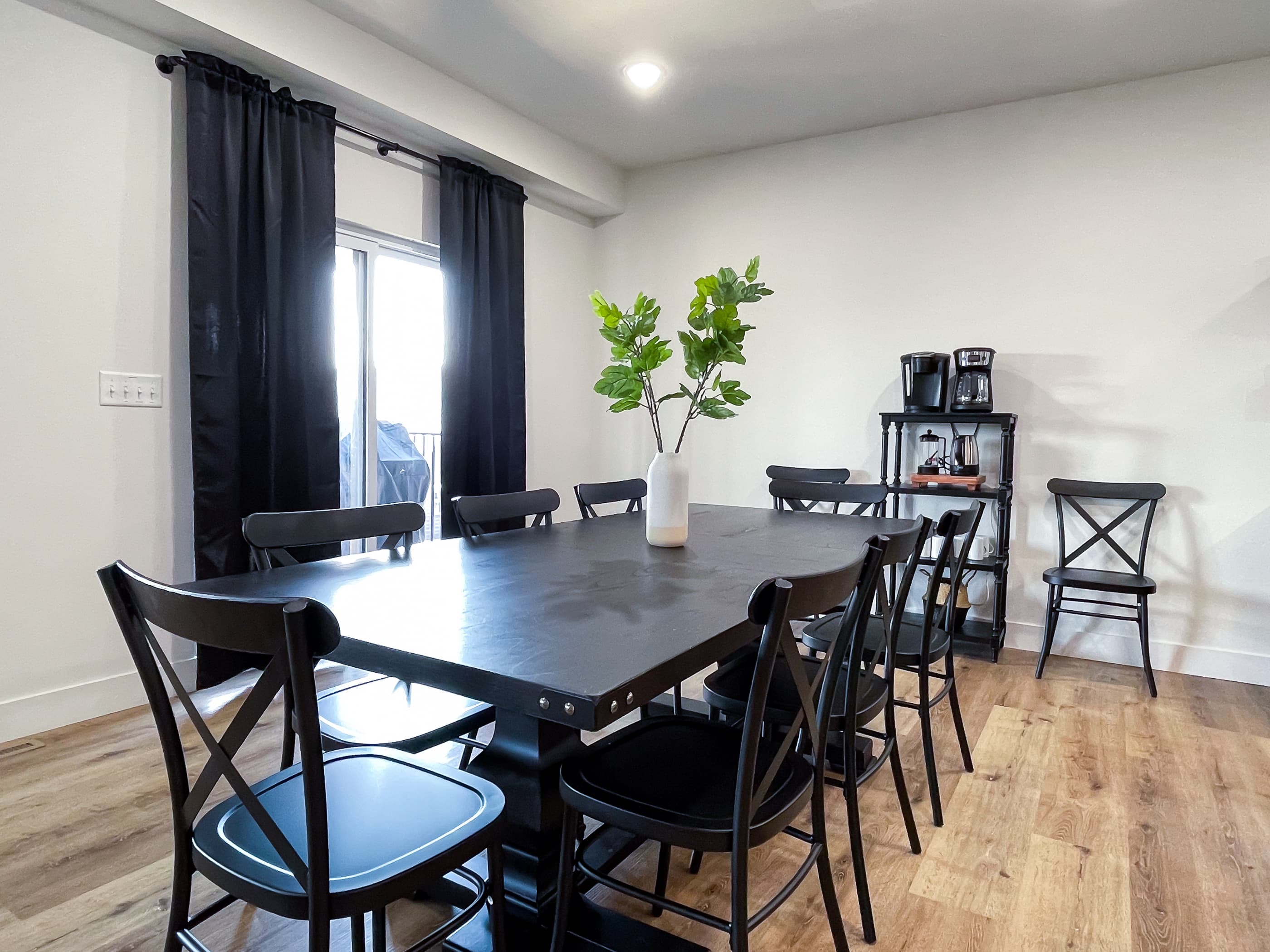 Dining table able to seat 10