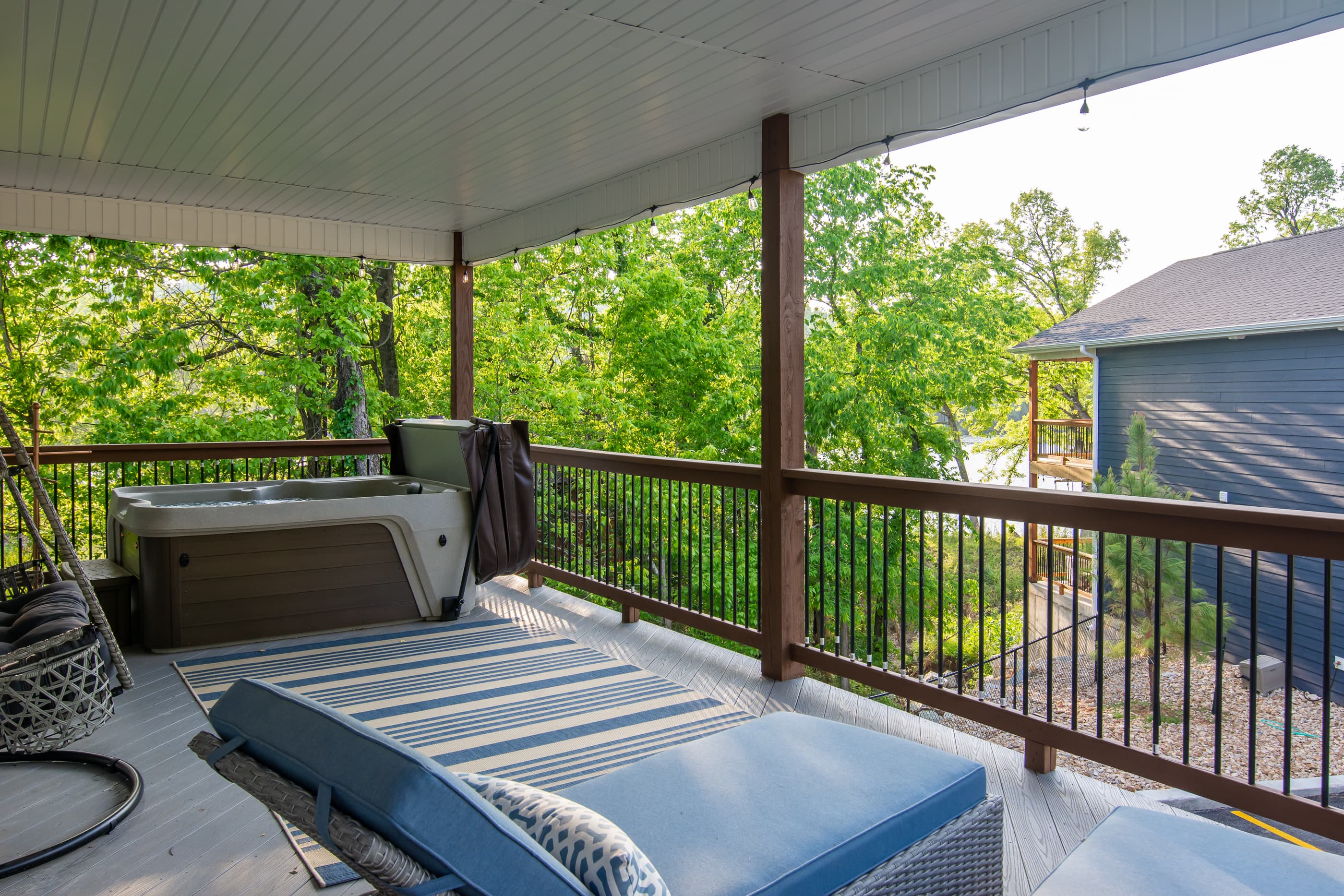 Upper level hot tub with a view? Say no more!
