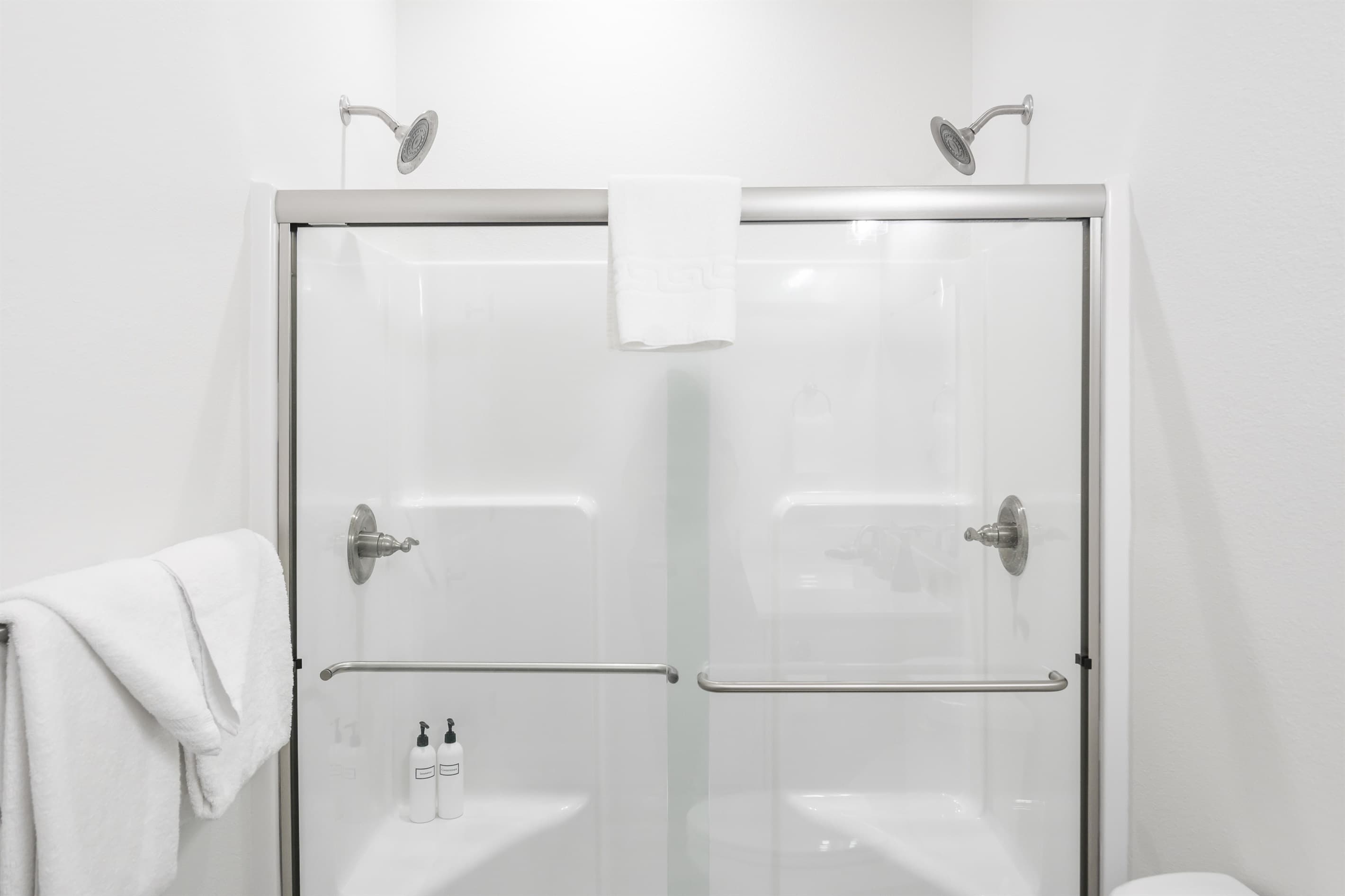 Bedroom 3 (upper level): two shower head shower