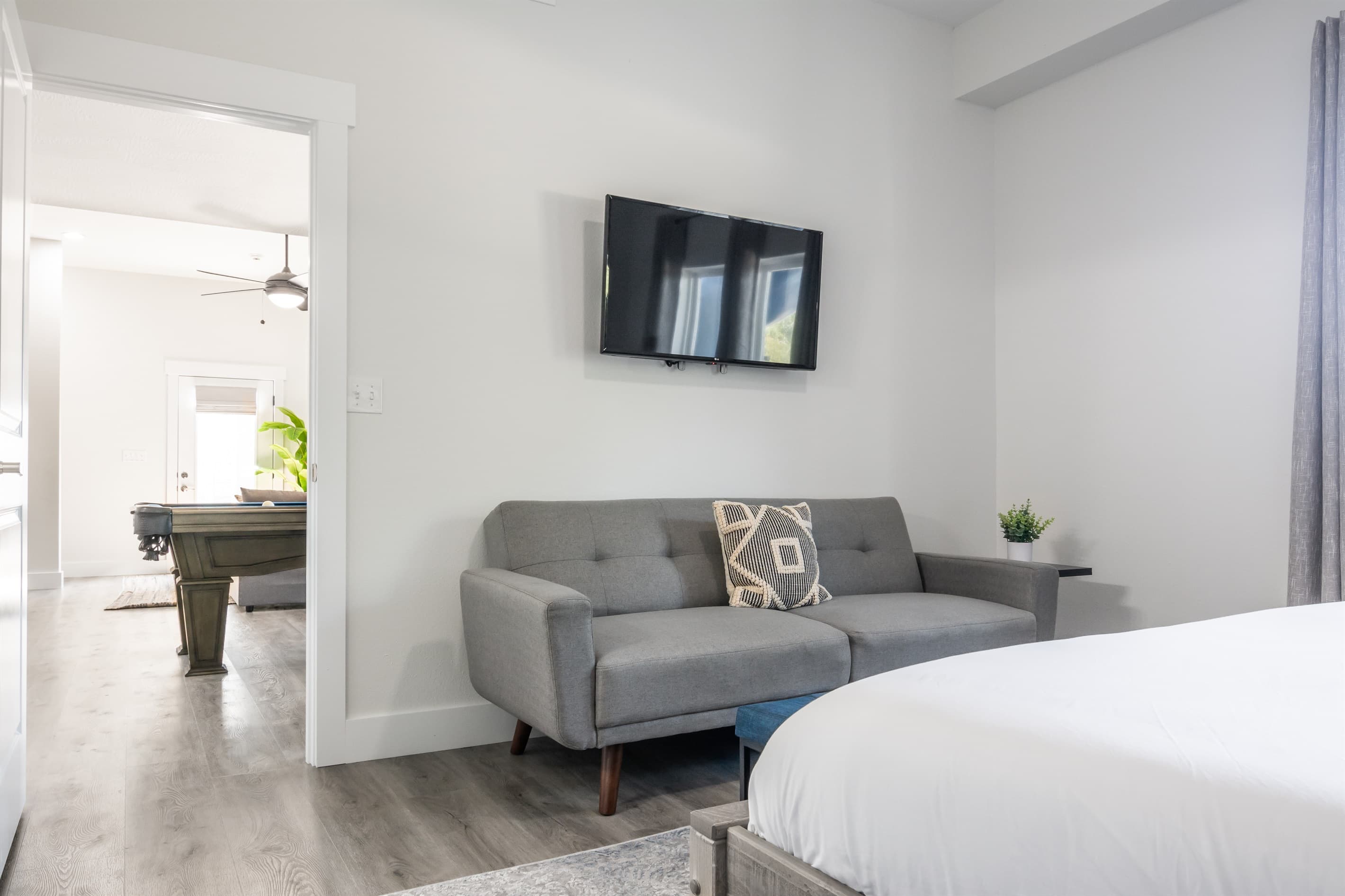 Bedroom 6 (lower level): Futon with Tv above