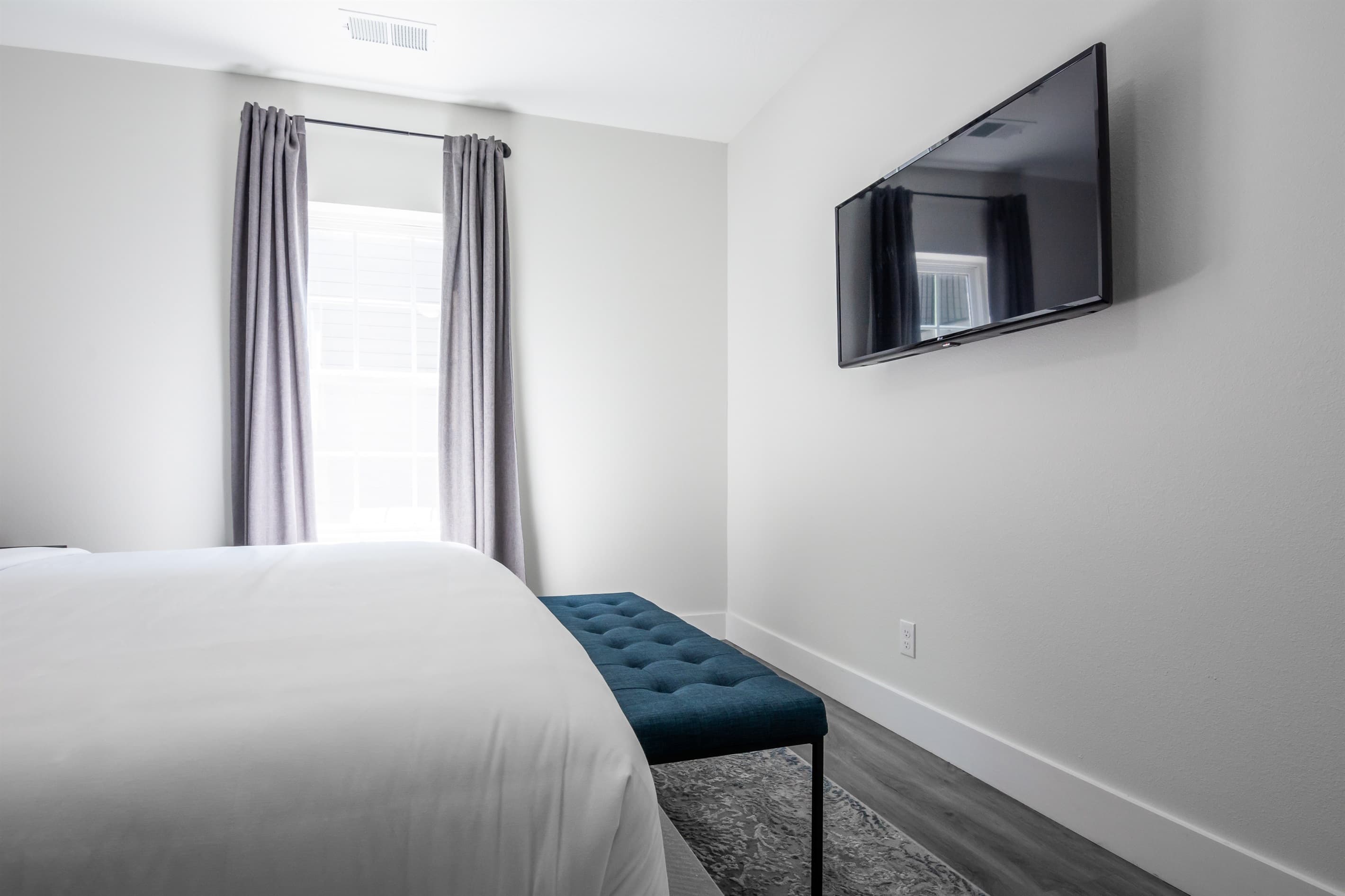 Bedroom 8 (lower level): King bed with Tv across it