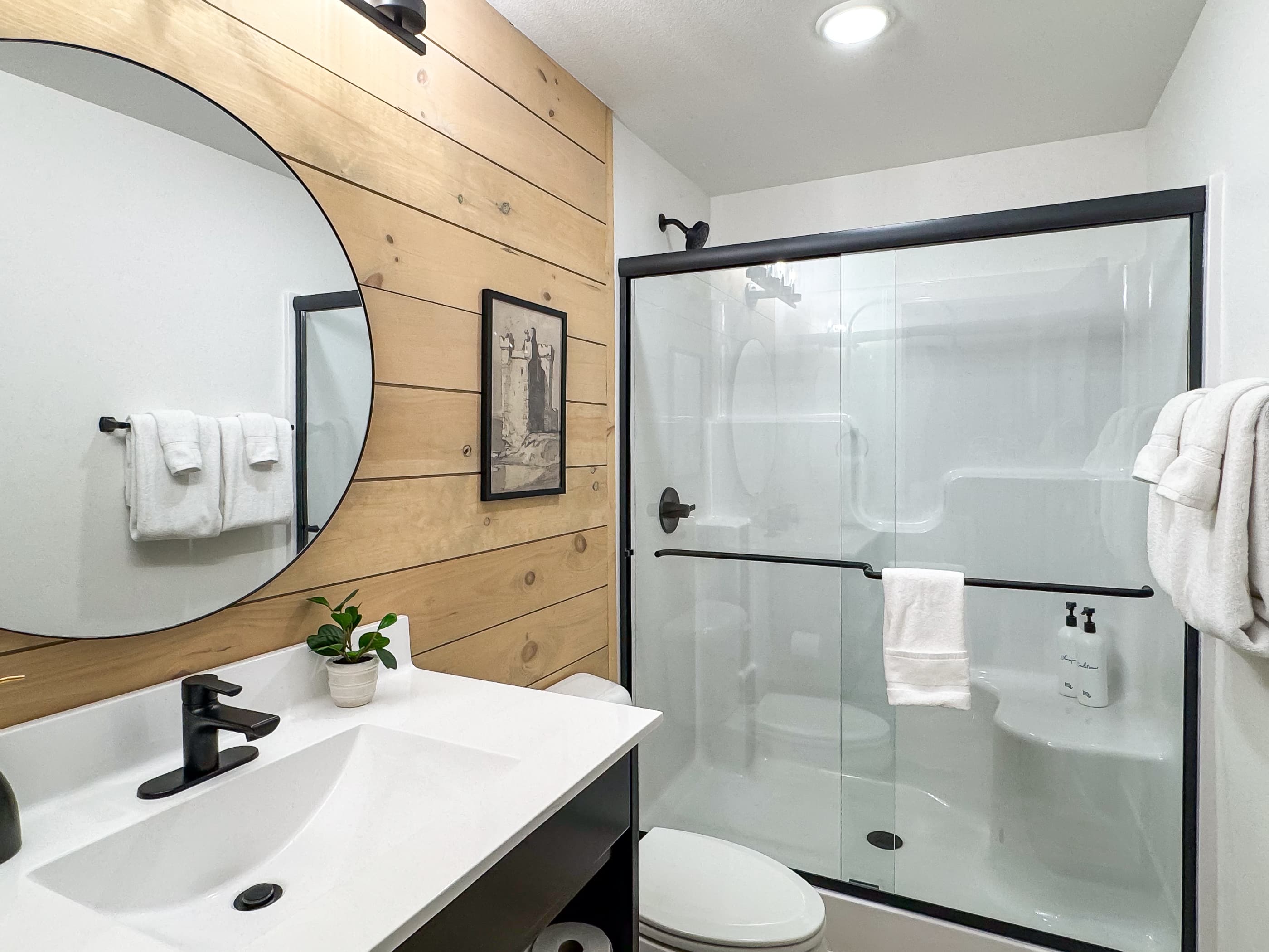 En suite lower level bathroom with built in bench