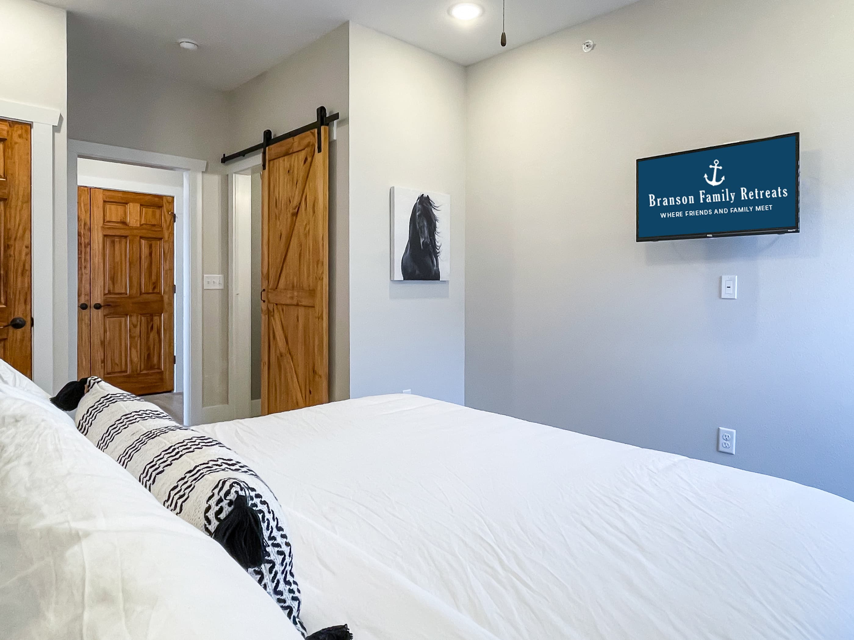 Bedroom 4 with king size bed, TV and en suite bathroom