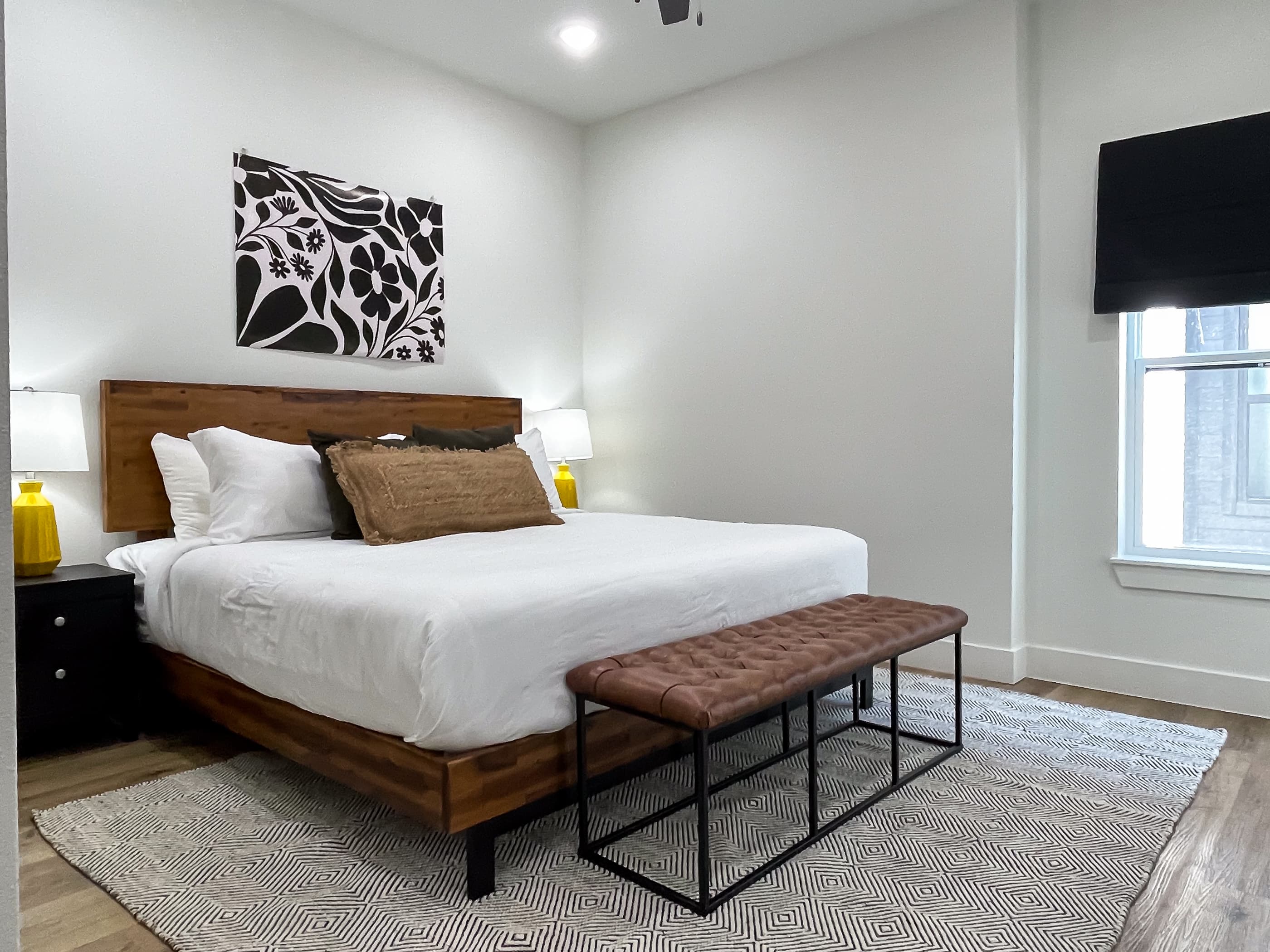 Bedroom 4: King bed with en-suite bathroom