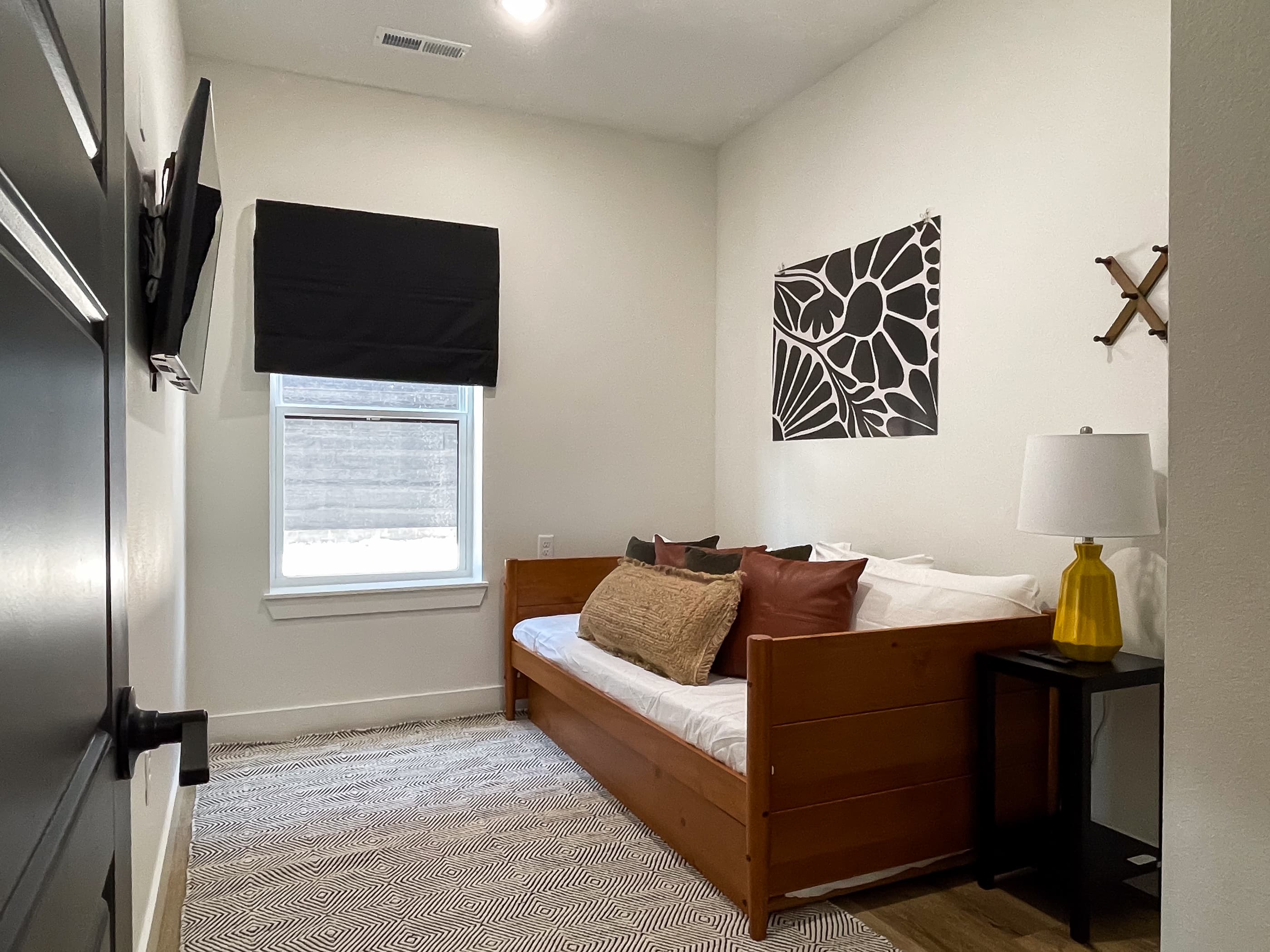 Bedroom 5 (Lower level) : Twin daybed + twin trundle
