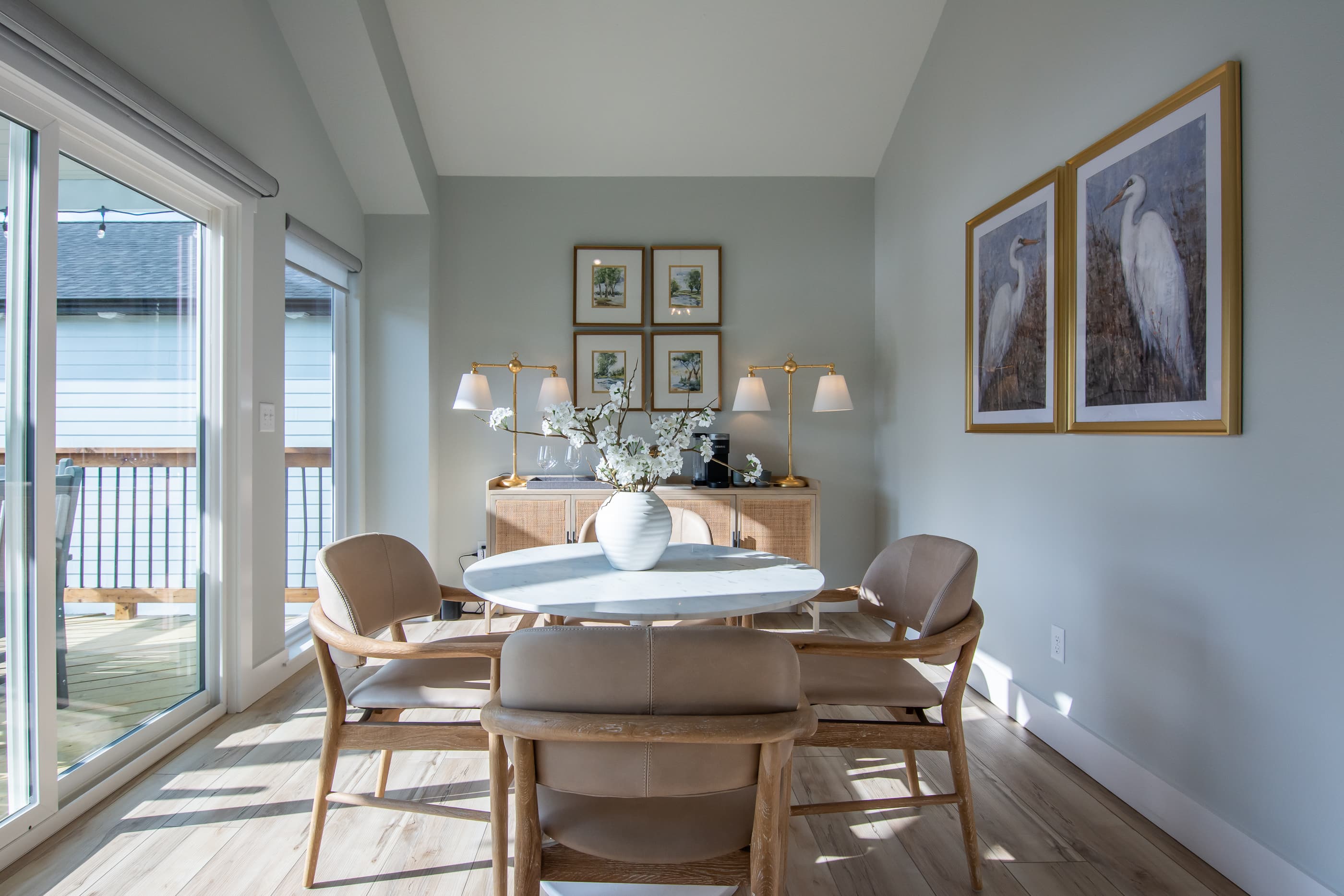 Upper level cozy dining nook and coffee bar