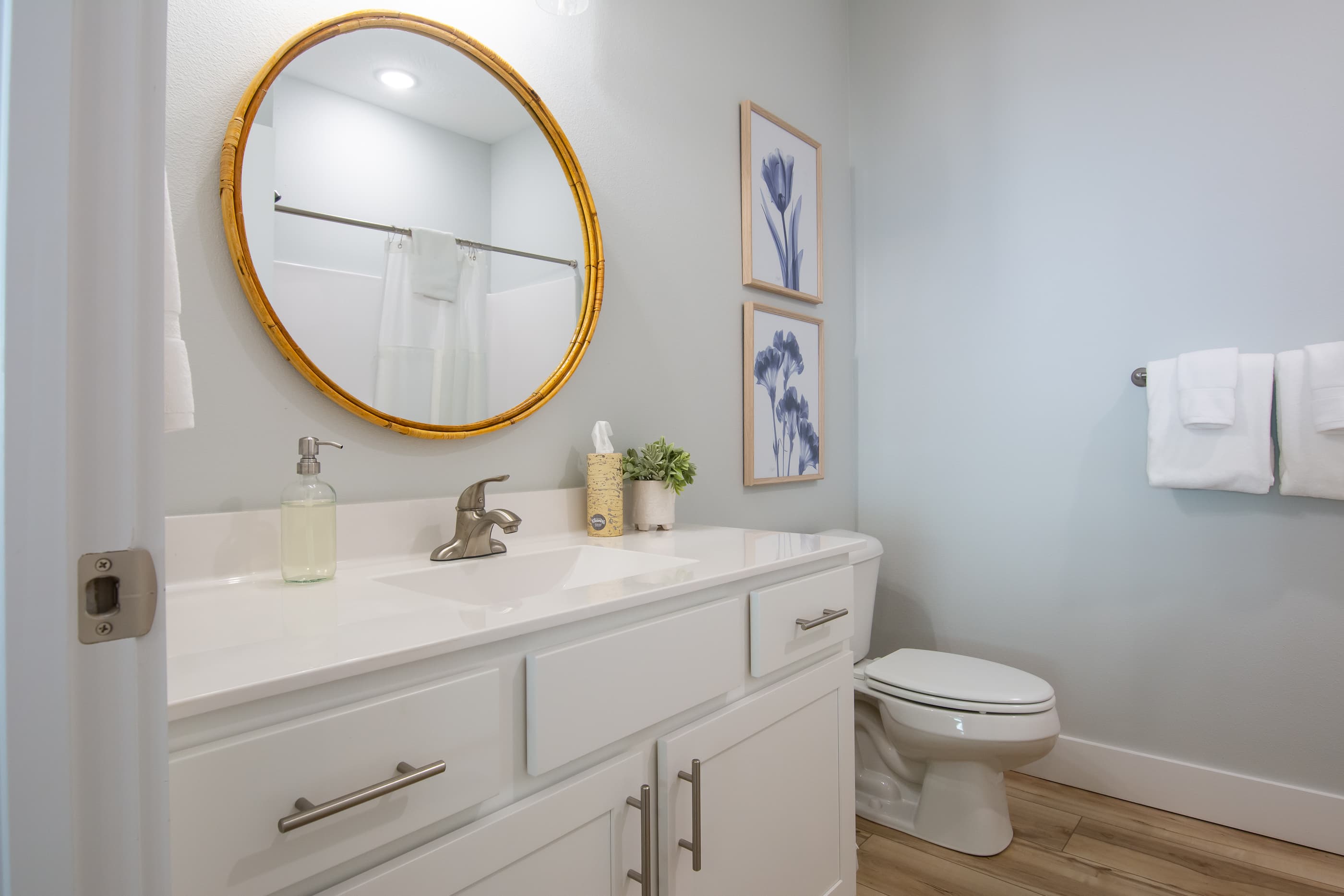 En suite bathroom 1 with a great amount of space