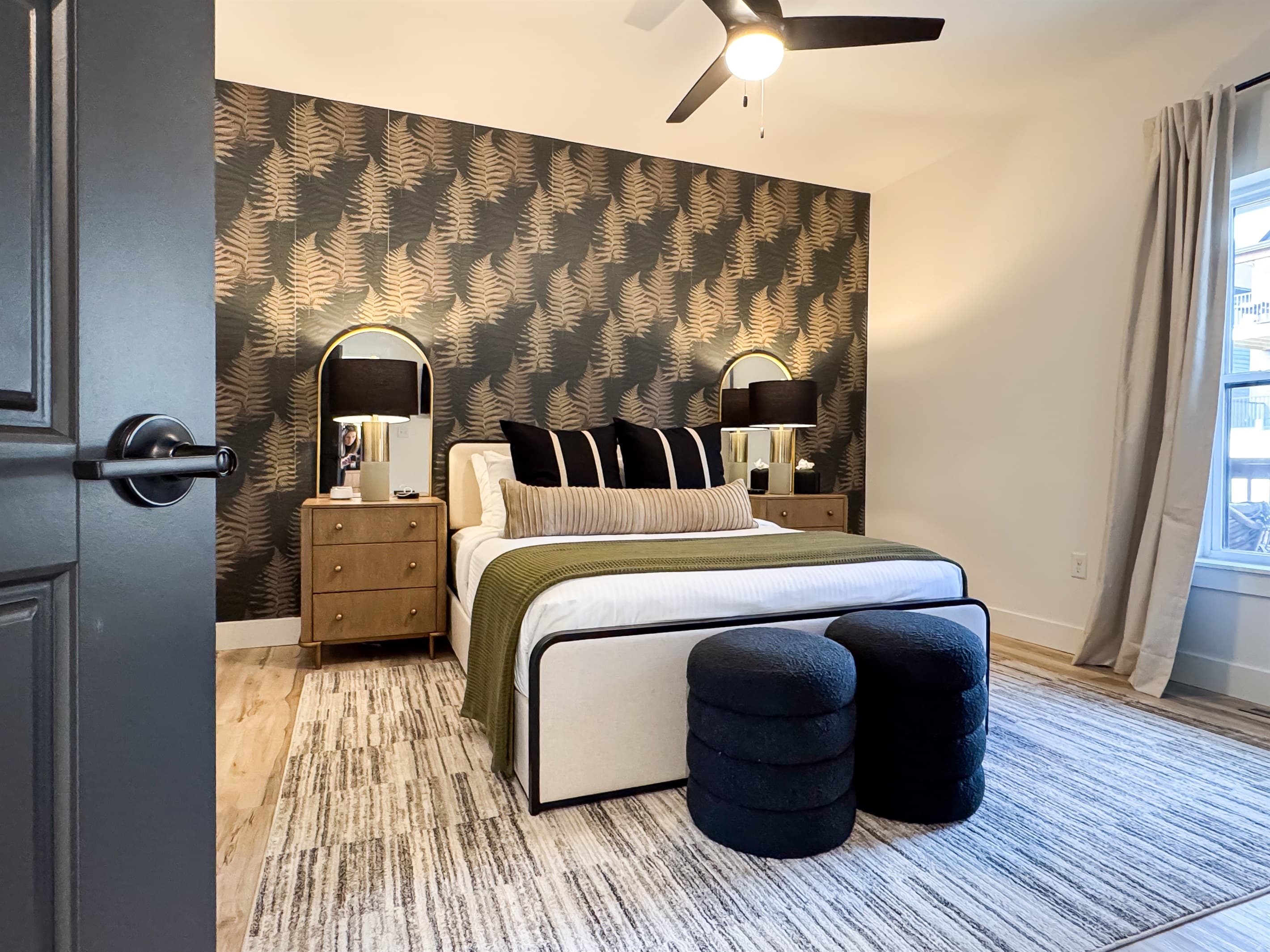 Bedroom 2 (Main level): Queen bed with an en-suite bathroom