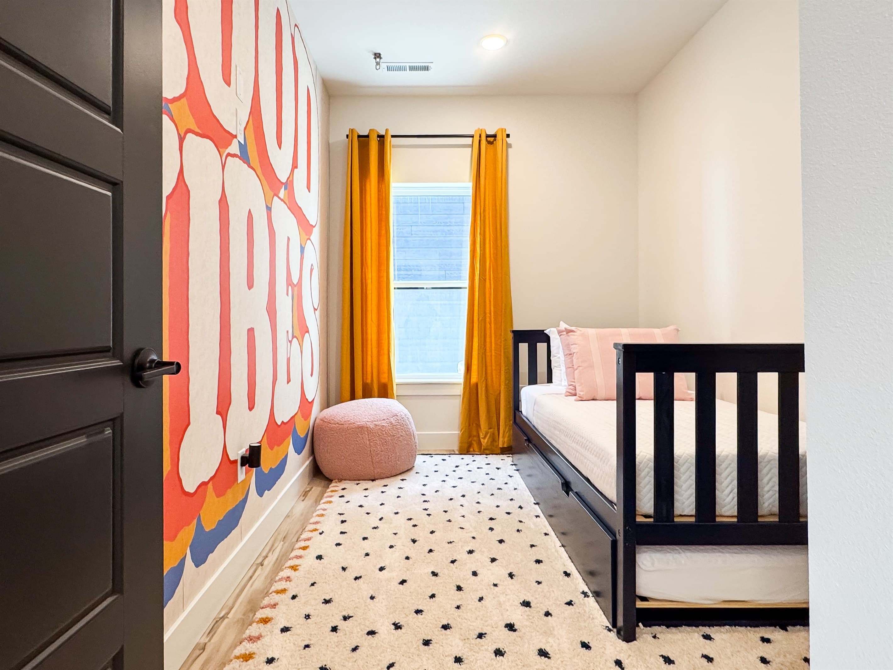 Bedroom 5 (Downstairs): Twin with trundle