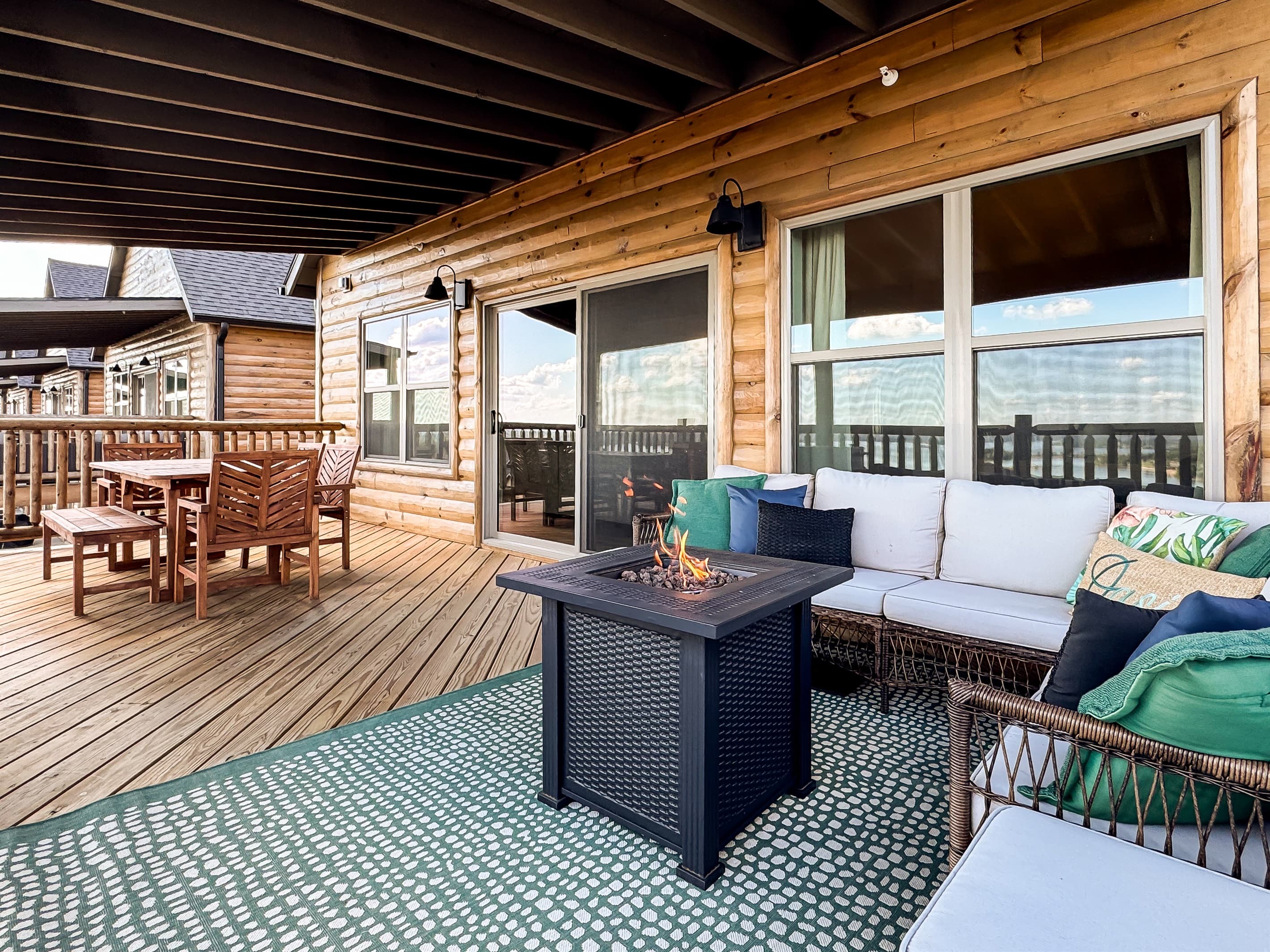 Overview of seating provided on the deck