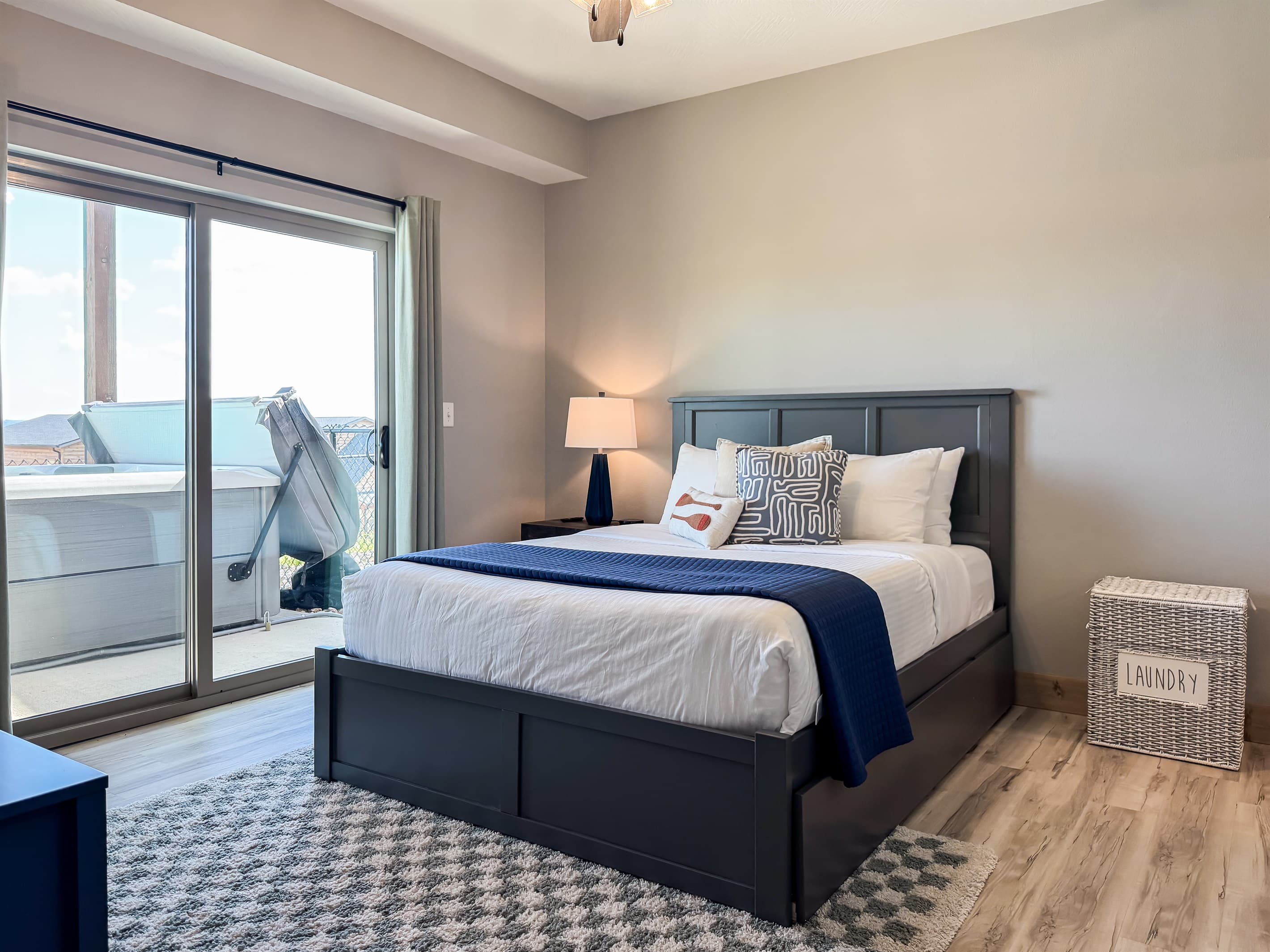King bed with sliding door leading out to lower patio