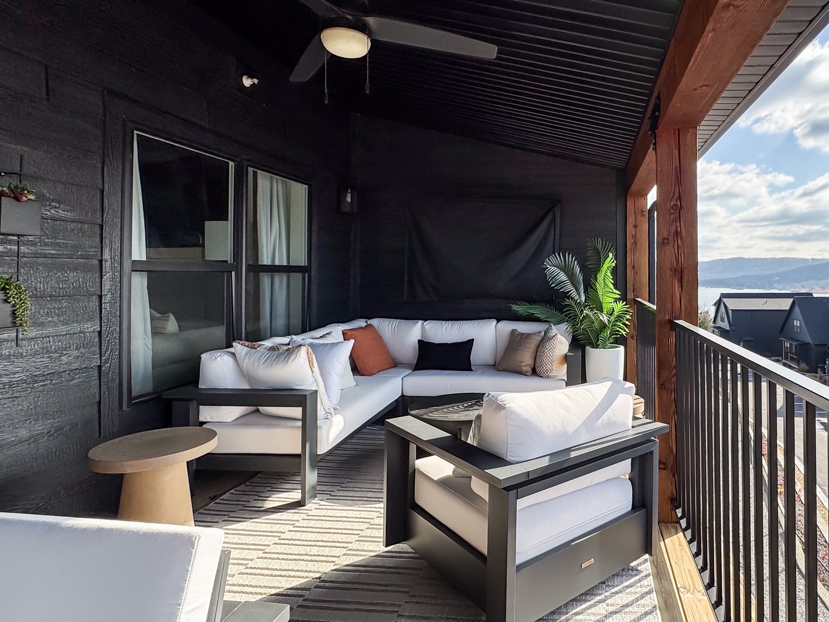 Seating area to lounge to look at the lake or watch Tv