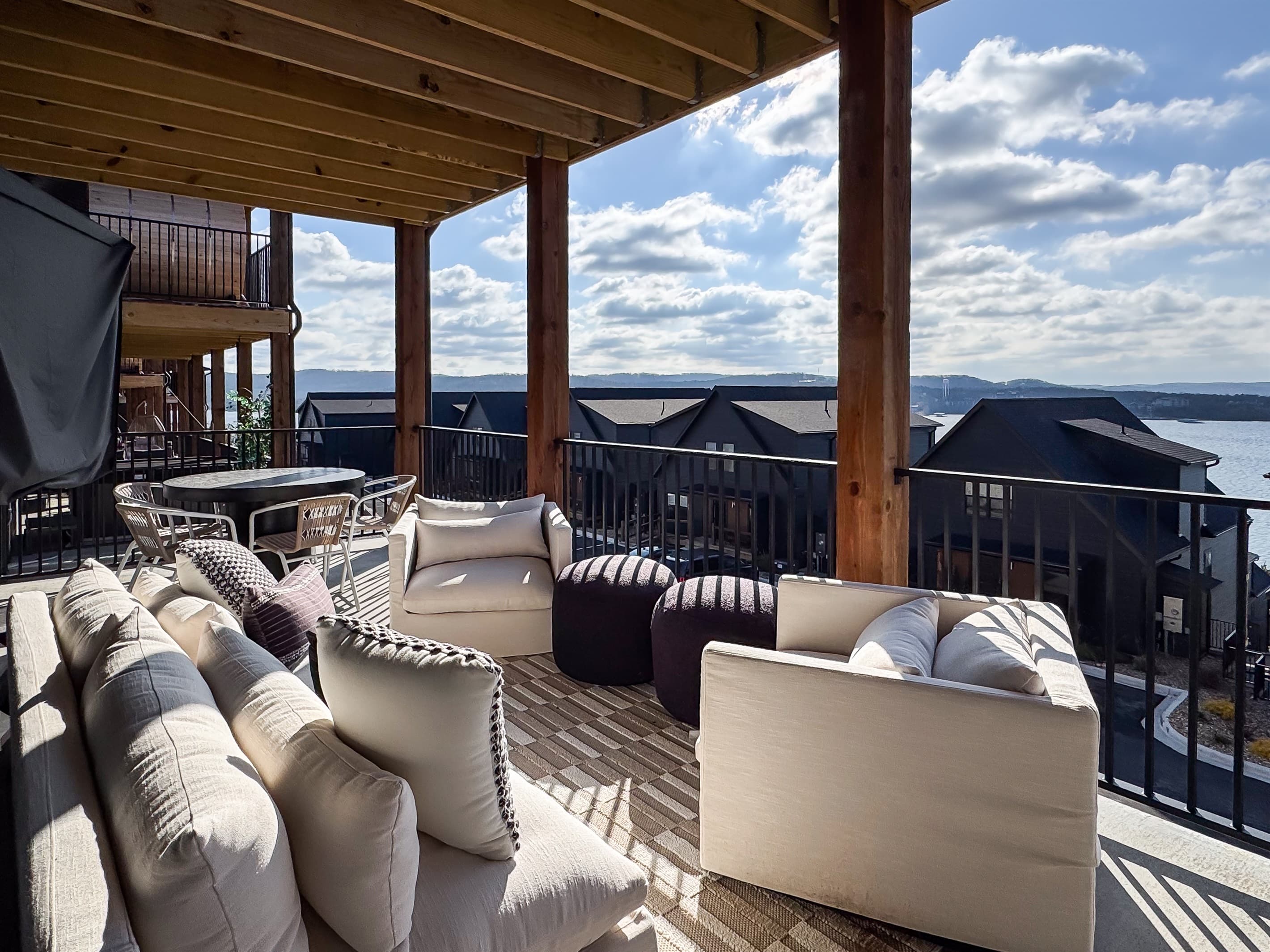 Lower deck seating area