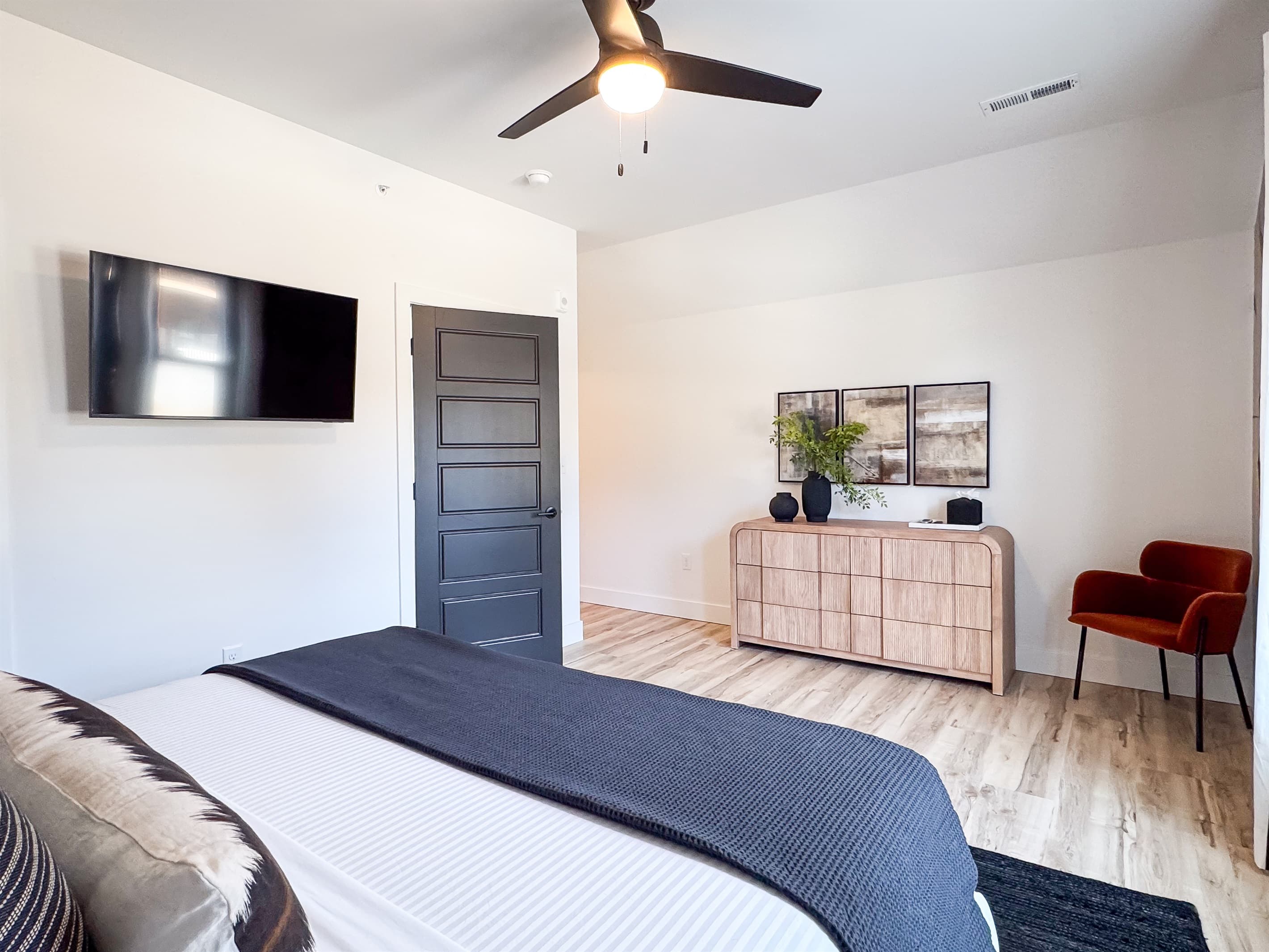 Bedroom 3: King bed, Tv, door leading to en-suite bathroom