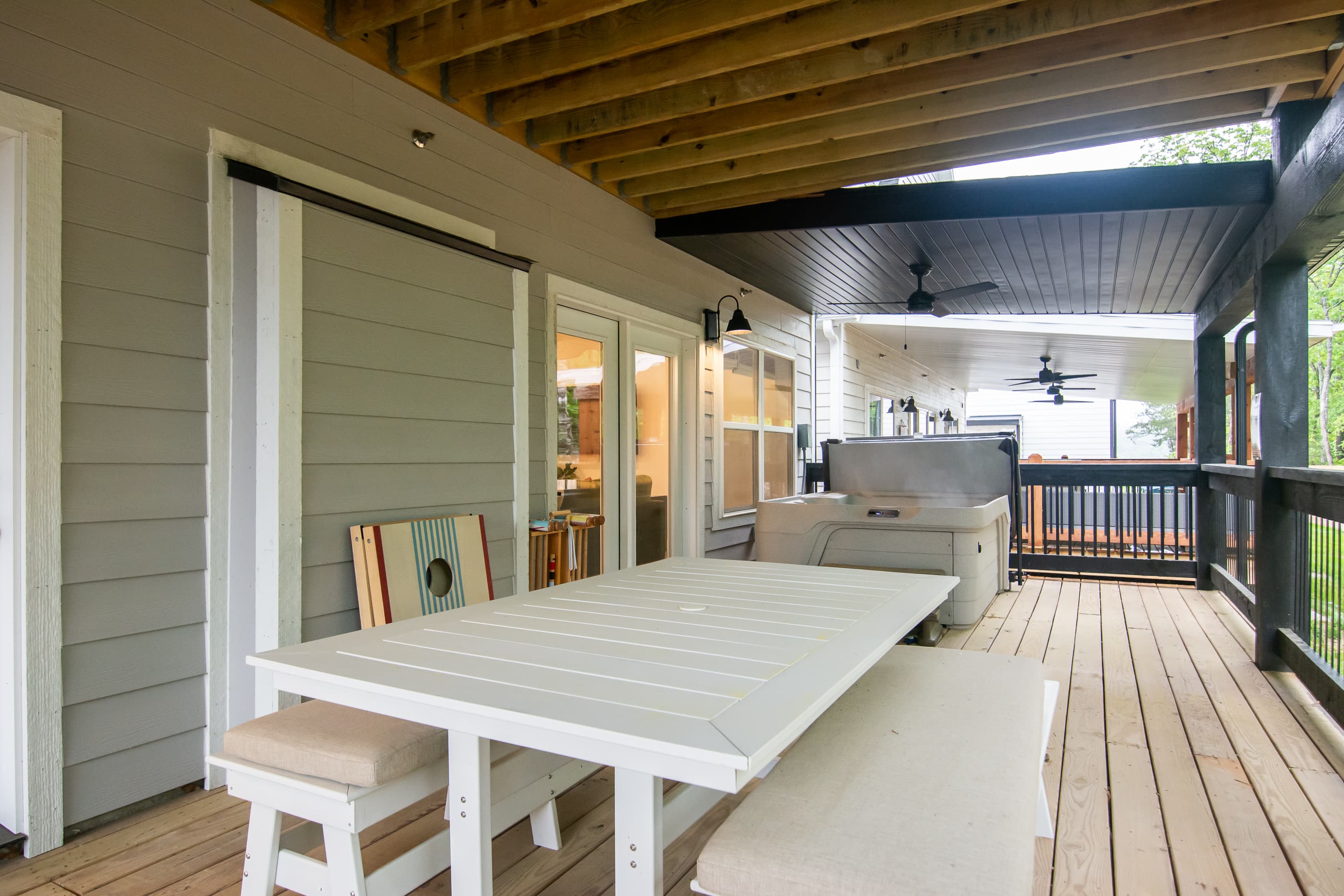 Dinning area on lower deck