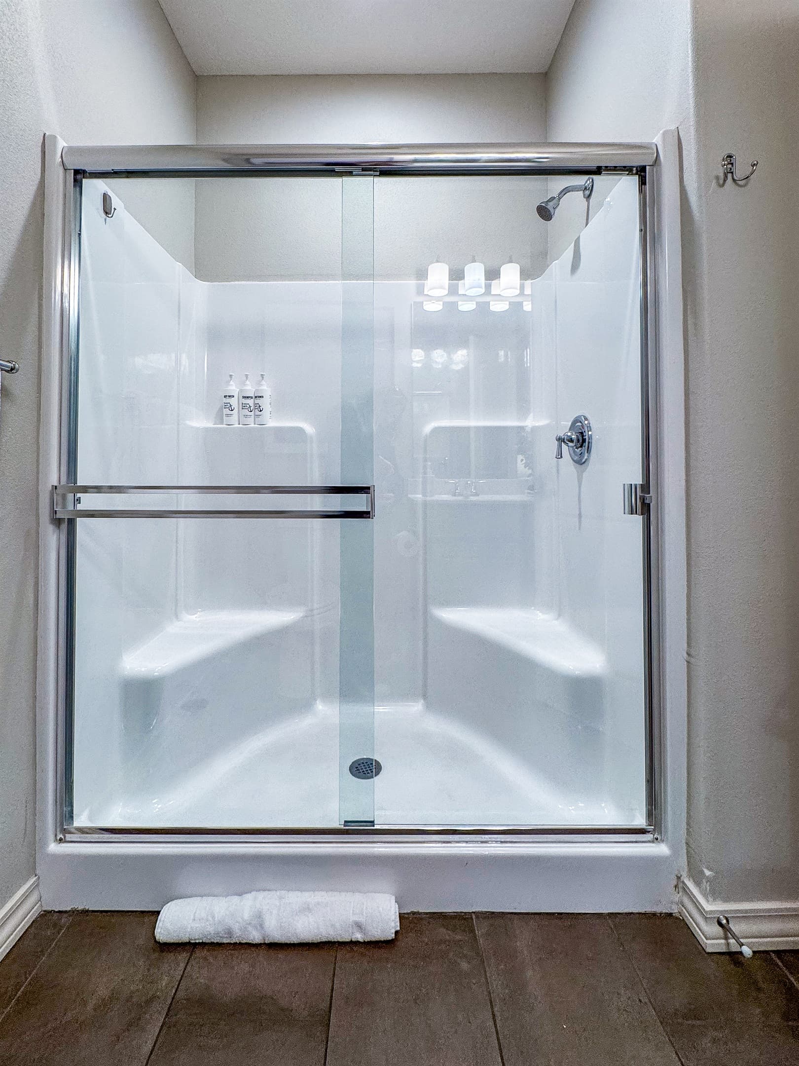 Bedroom 4 en-suite walk in shower 
