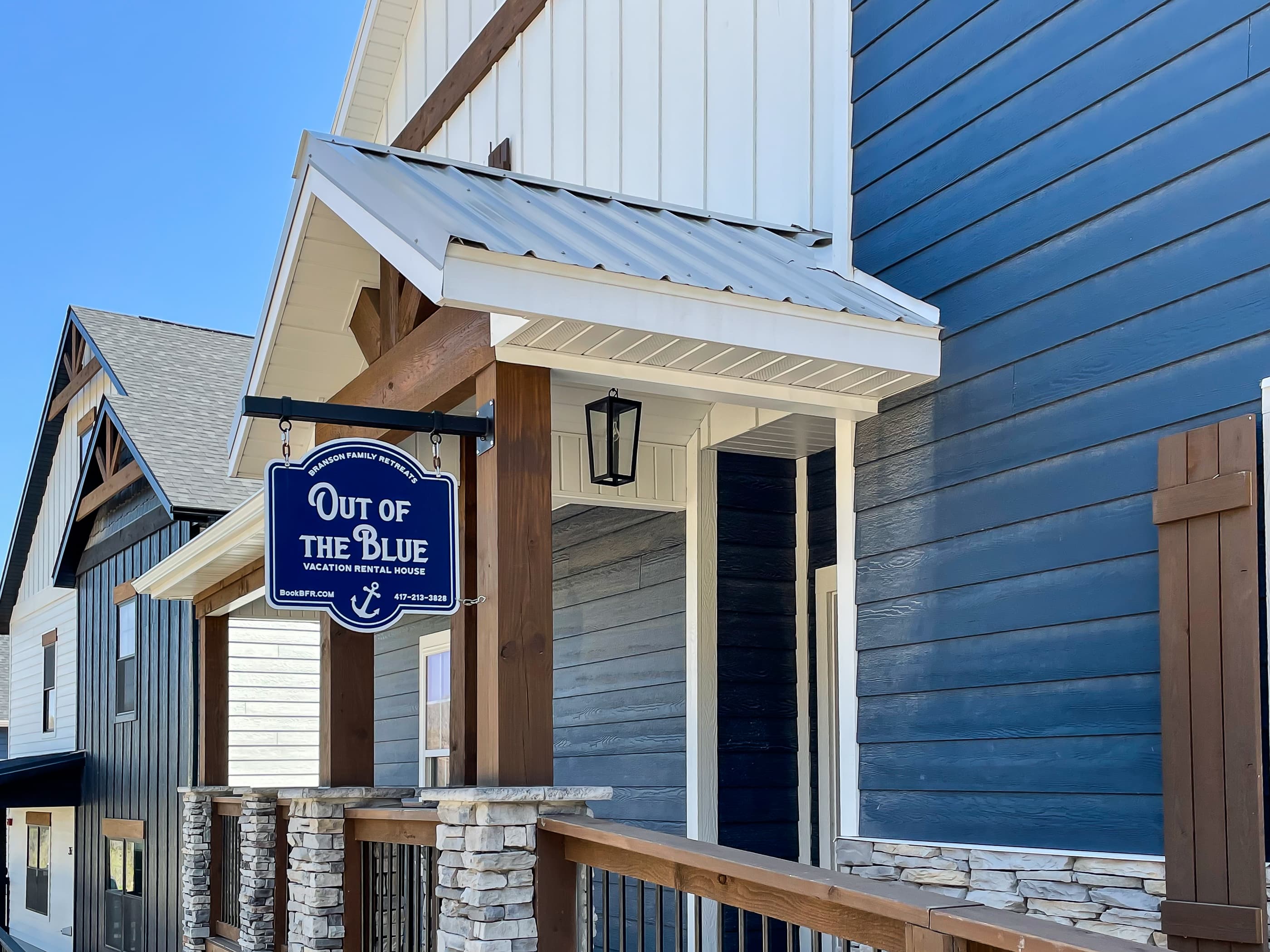 Out of the Blue is lake view and less than a mile from Silver Dollar City