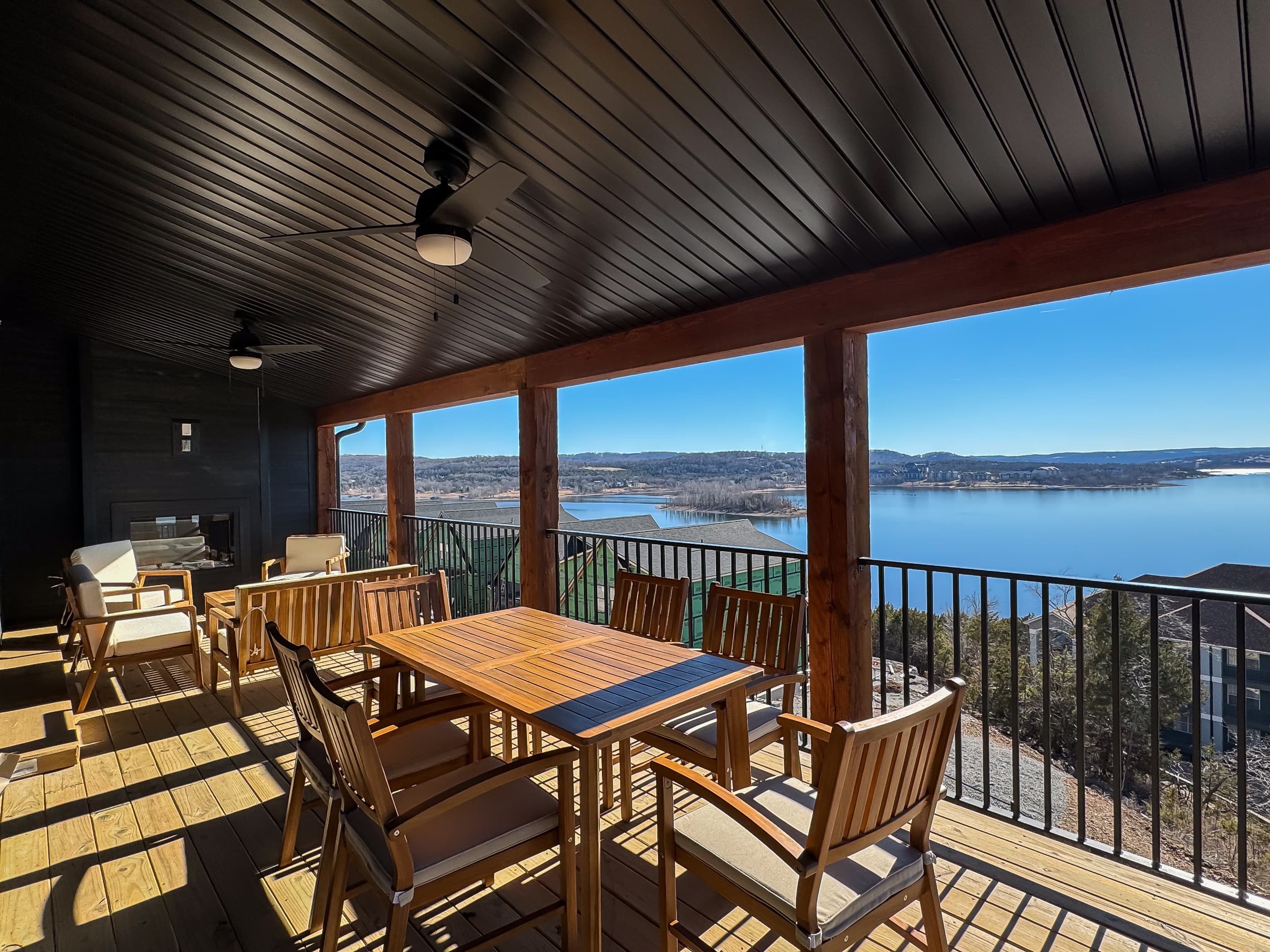 Outdoor dining area to enjoy a meal or sip some coffee with the views