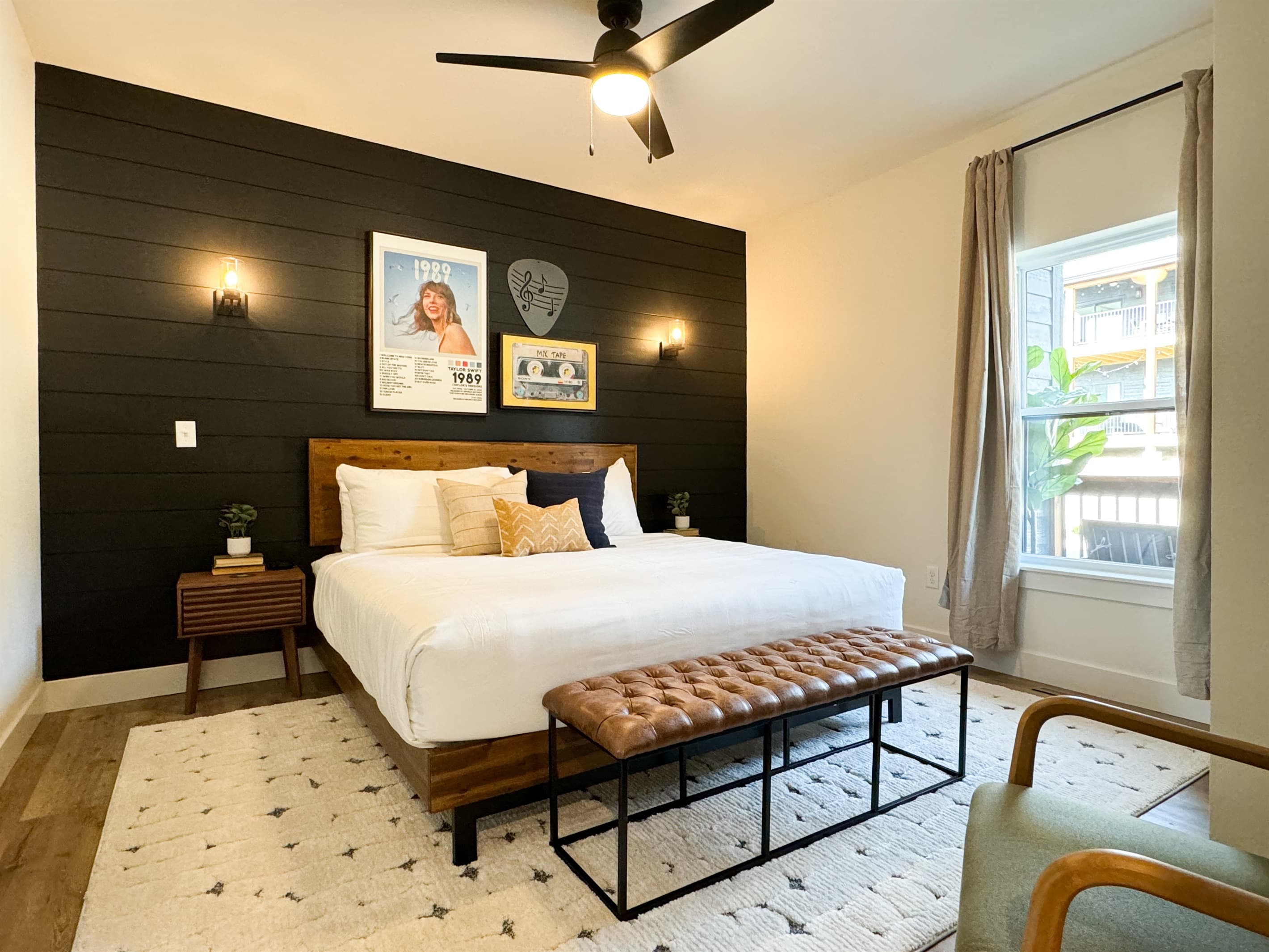 Bedroom 2 (Main level) : King bed with en-suite
