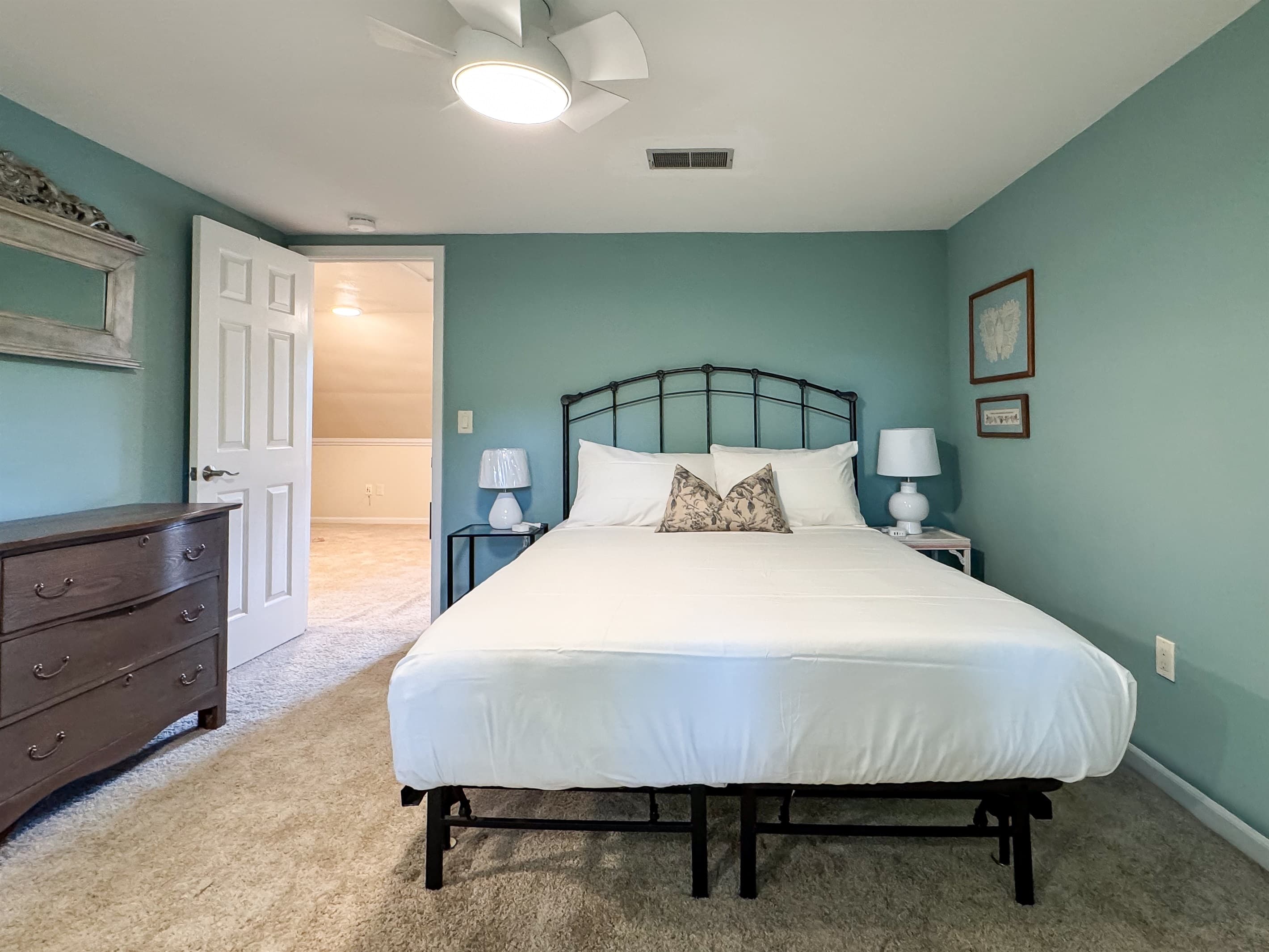 Bedroom 4 (upper level) with crisp white linens includes a big closet and Jack and Jill bathroom (tub/shower combo) at Pointer Haus.