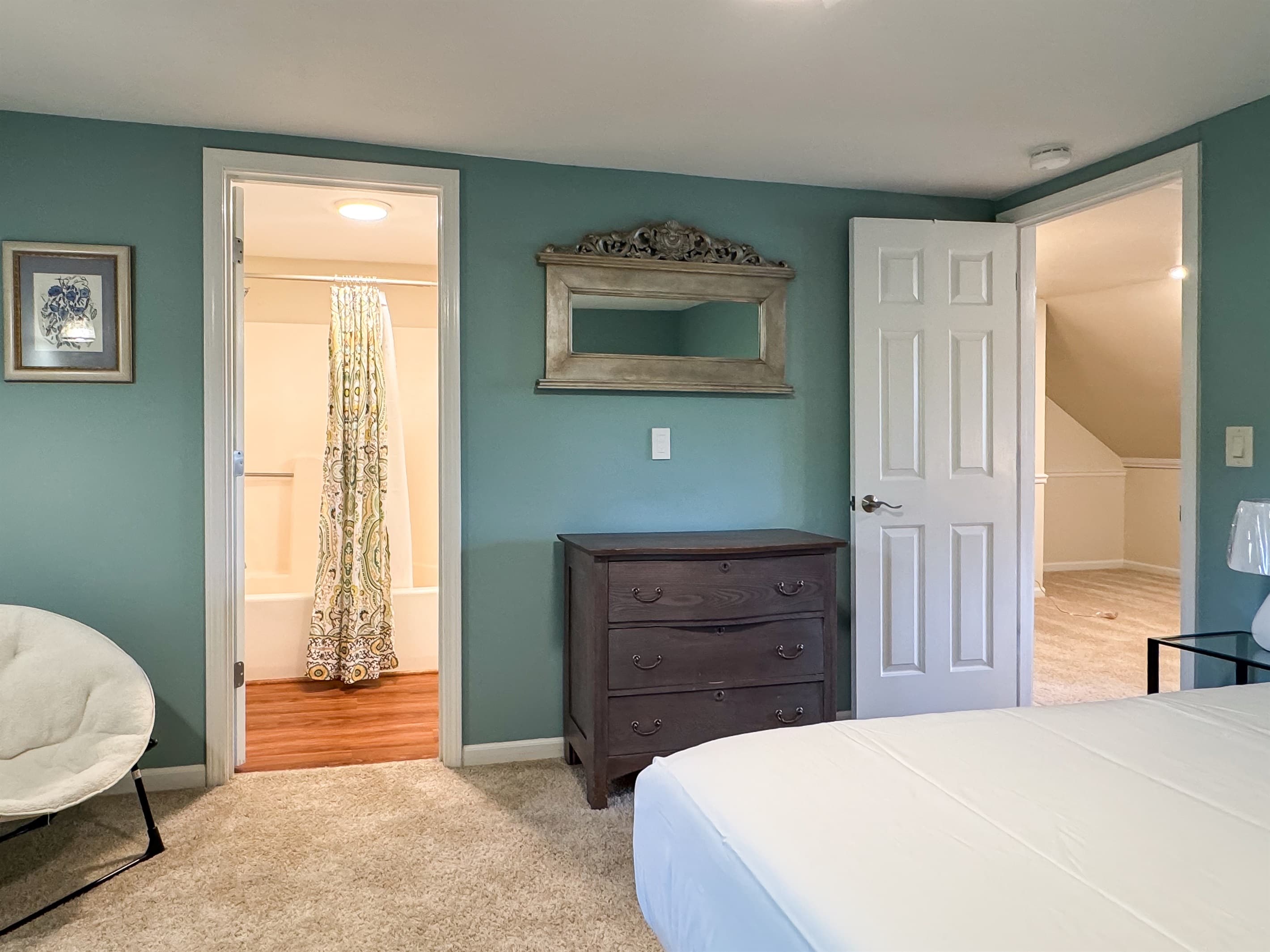Bedroom 4 (upper level) with crisp white linens with Jack and Jill bathroom (tub/shower combo) at Pointer Haus.