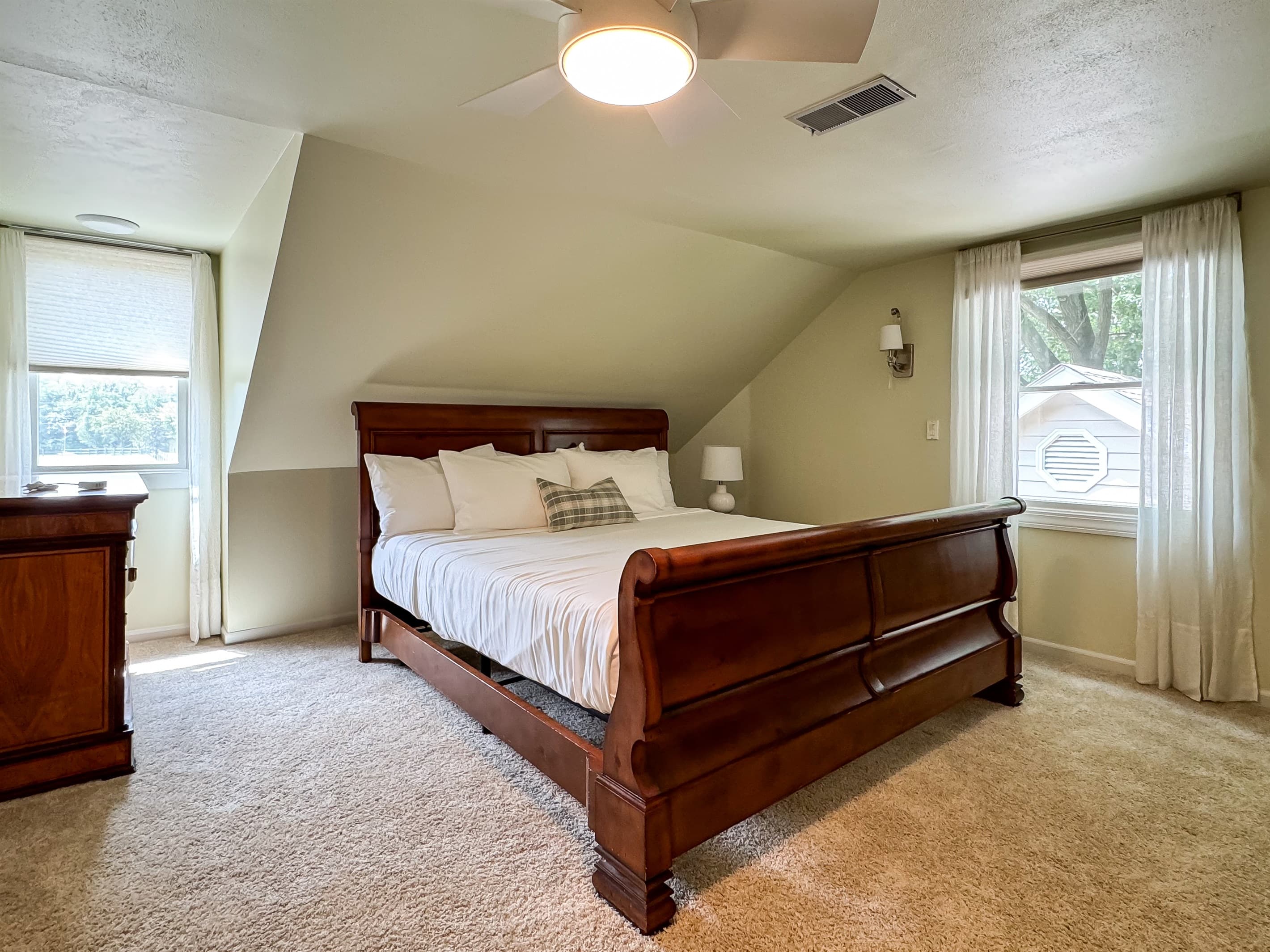 Spacious king size bedroom 3 (upper level) with crisp white linens and en suite bathroom with oak tree top views at Pointer Haus.