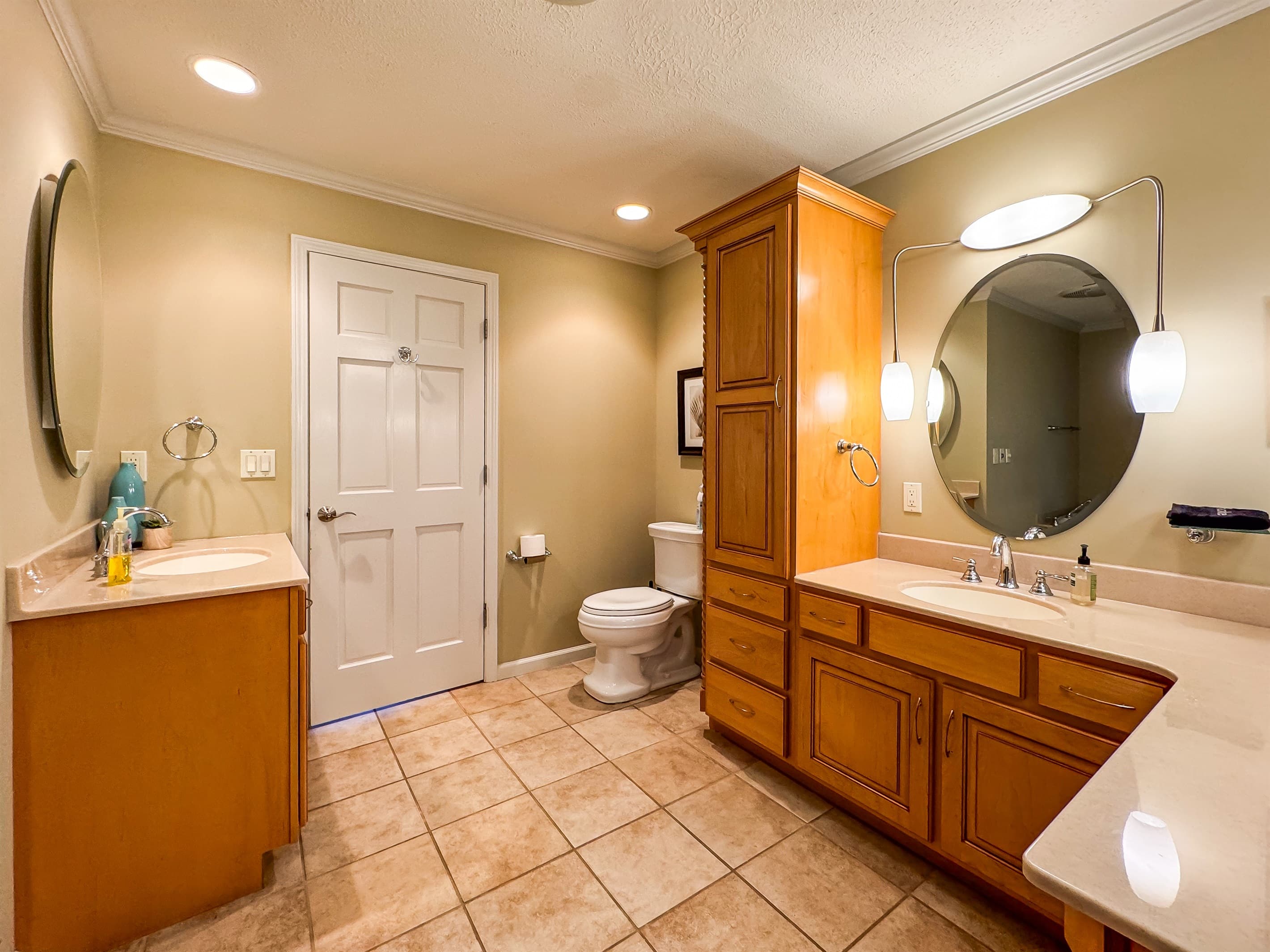 Main Level en suite Bathroom with 2 sinks and fluffy white towels, shampoo and conditioner and your very own mini bar of handmade goat milk soap at Pointer Haus.