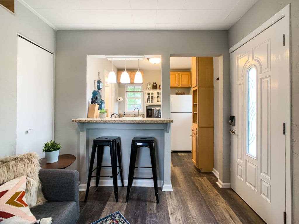 Breakfast bar dining with 2 stools
