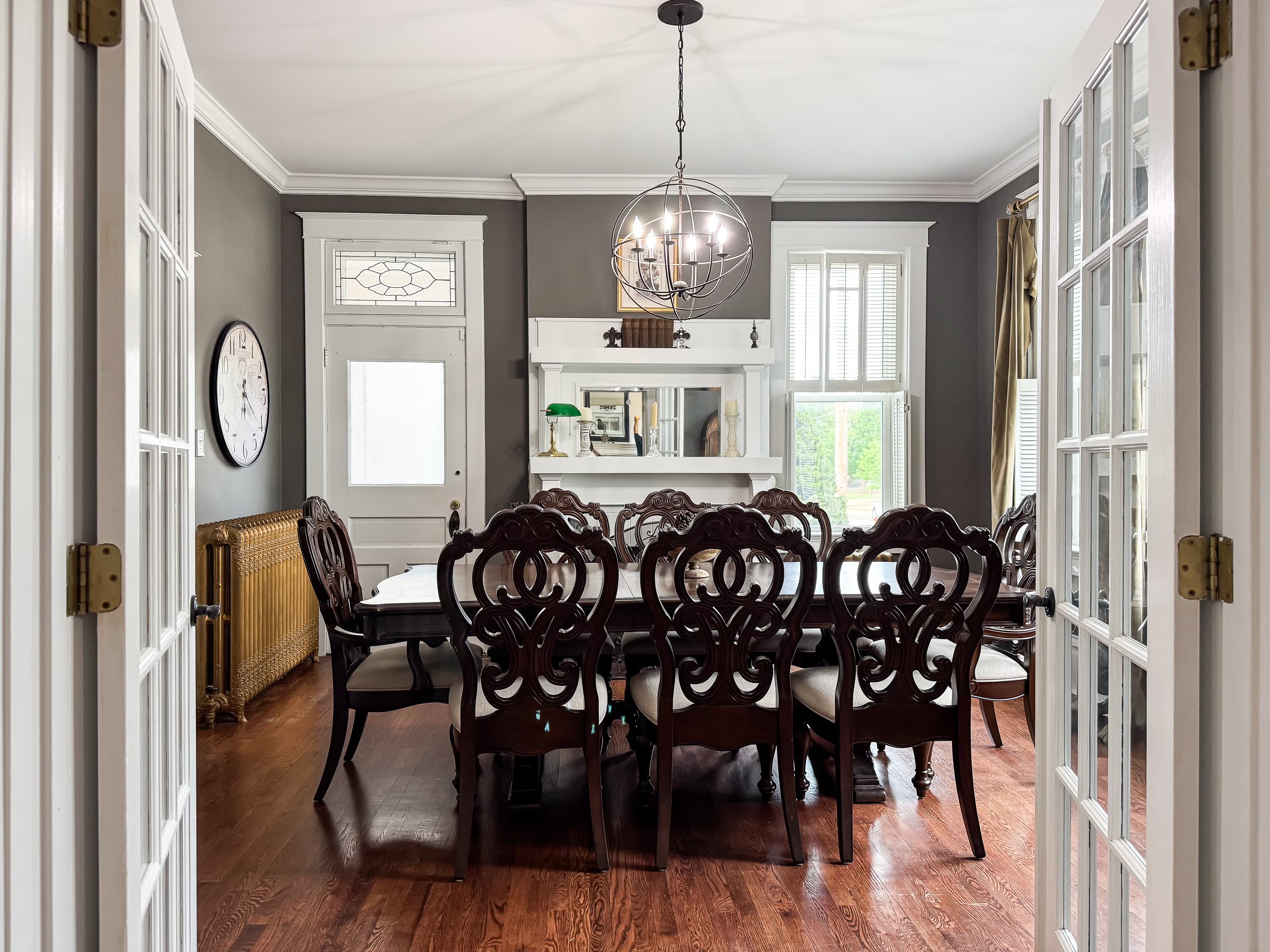 Mill Haus has a formal dining room that seats 8 for all those family or friends meals and has a nonworking fireplace.