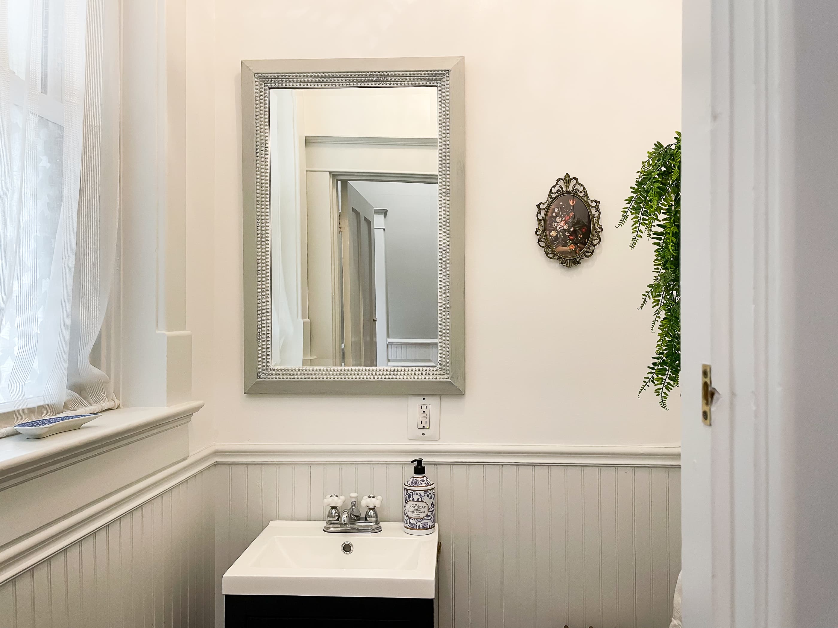 Mill Haus half bath located between the kitchen and the parlor room.

