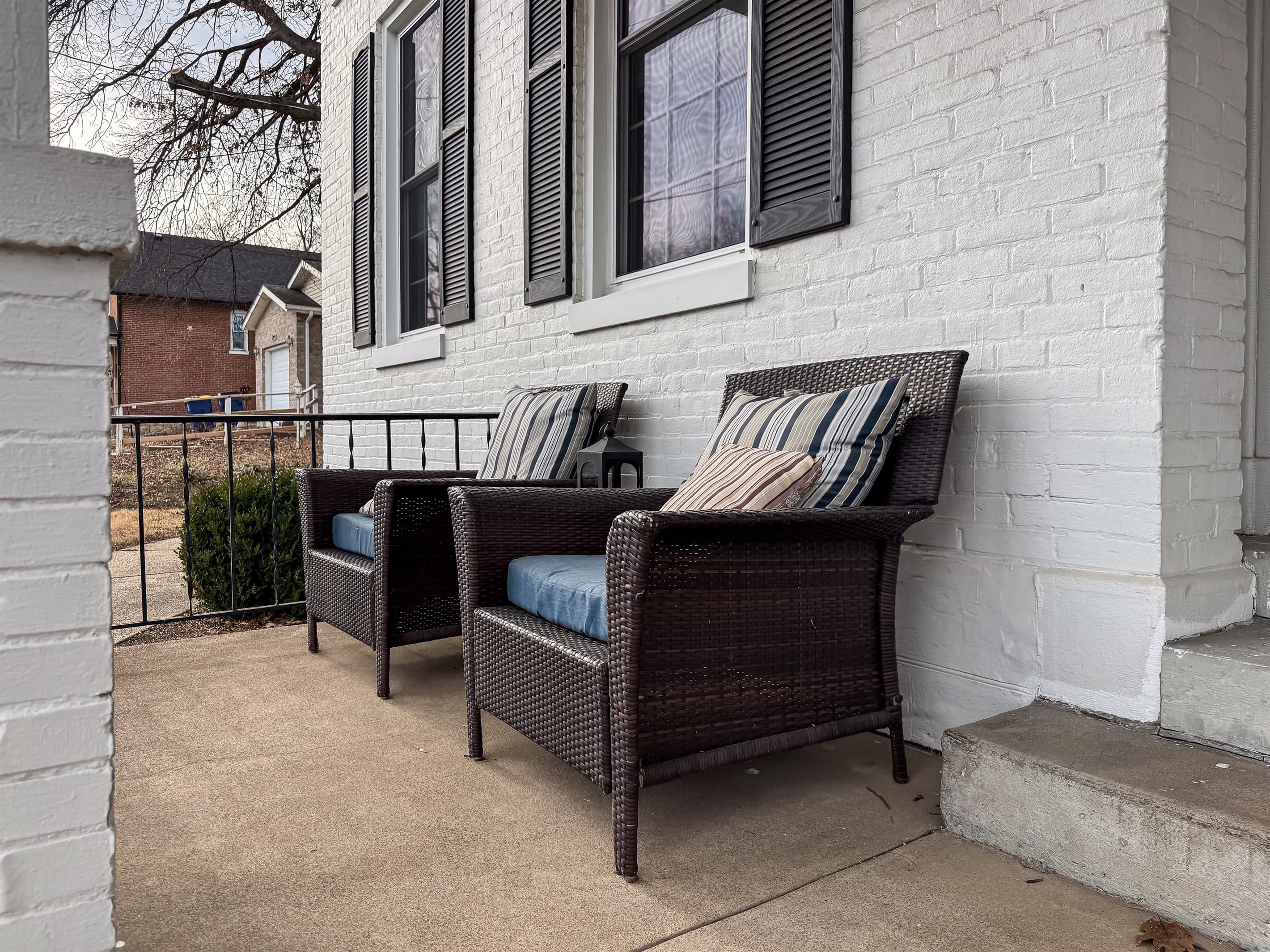 Over a century old, the home has been updated to modern conveniences, includes a charming front porch to watch the sunrise with a cup of coffee or a cocktail in the evening at Aussie Cottage.