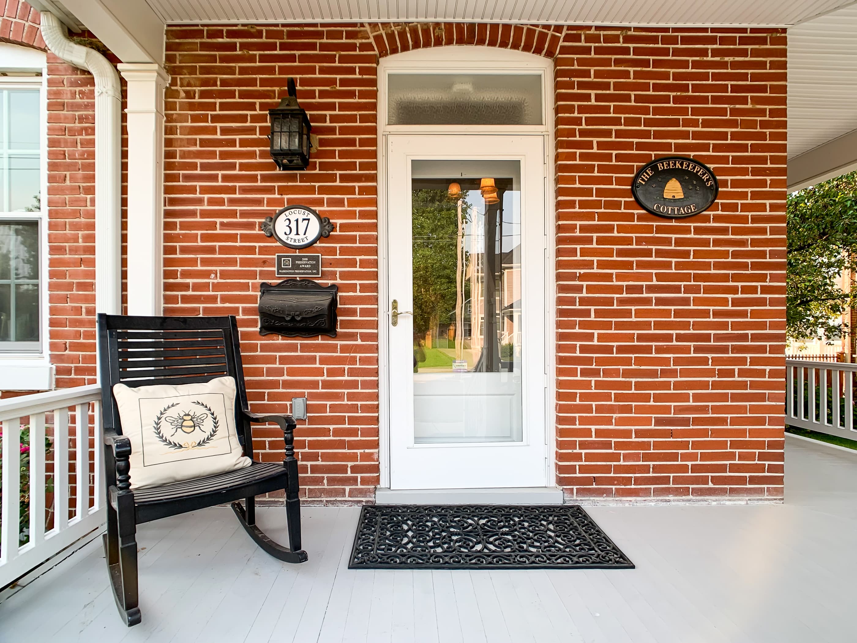 Welcome to the Beekeeper's Cottage, the National Register of Historic Places as a part of the WashMo Locust Street Historical District, the renovated 1920 historical home is fully updated with modern amenities close to downtown, wineries, and Katy Trail.