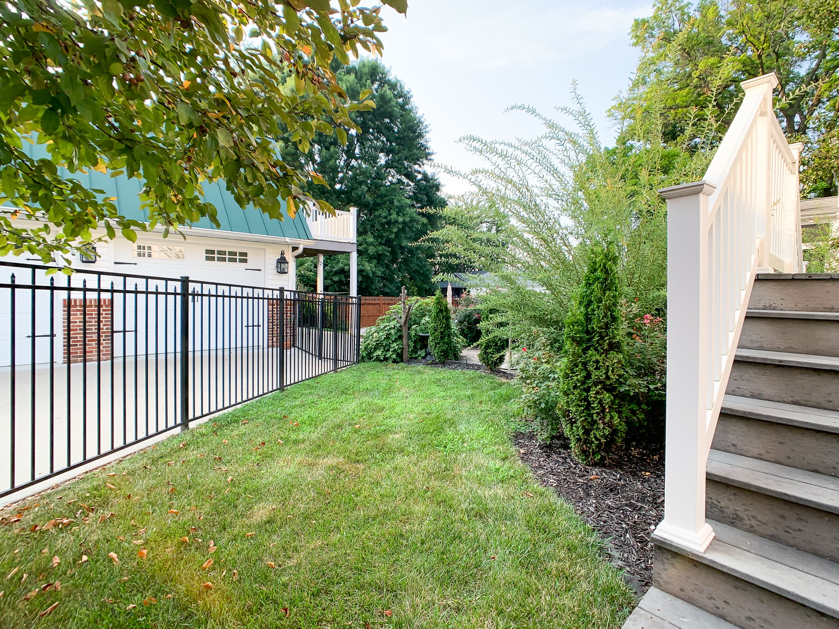 Beekeeper's Cottage has a fenced grass yard for your doggies right out the back door.