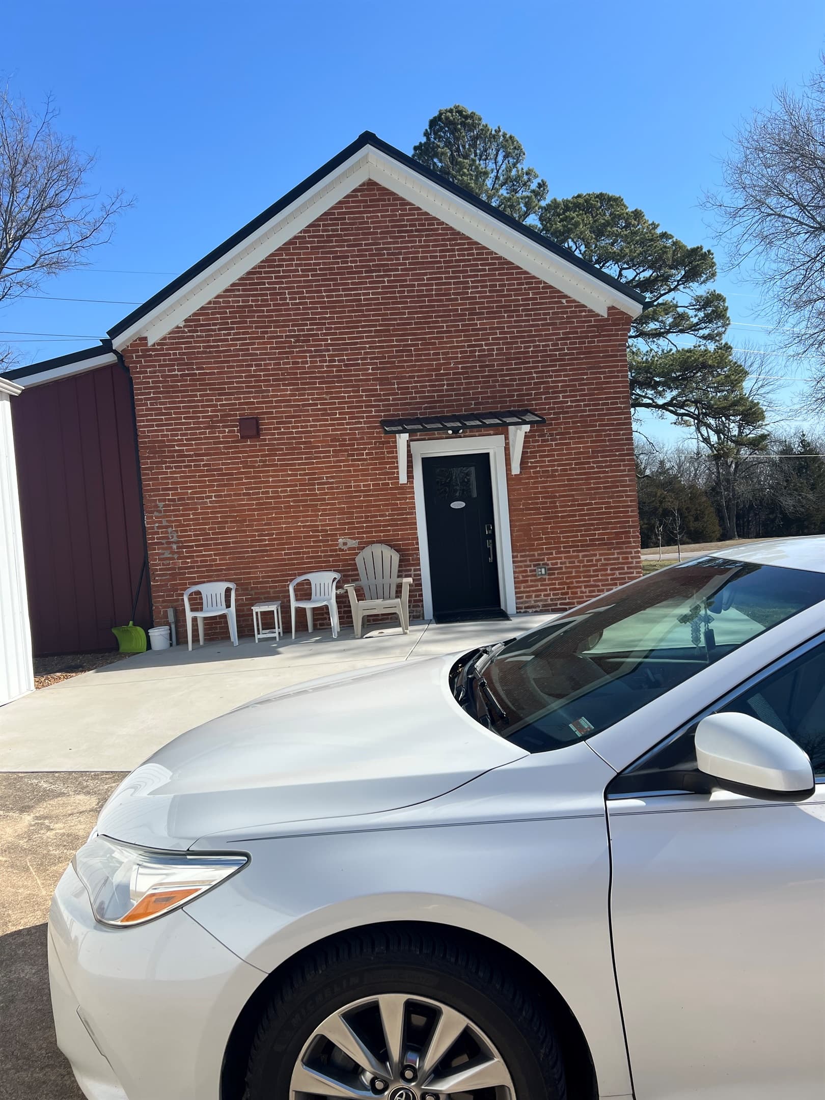 Vintage schoolhouse renovated with modern interior with step free accessibility from your vehicle to the entrance.