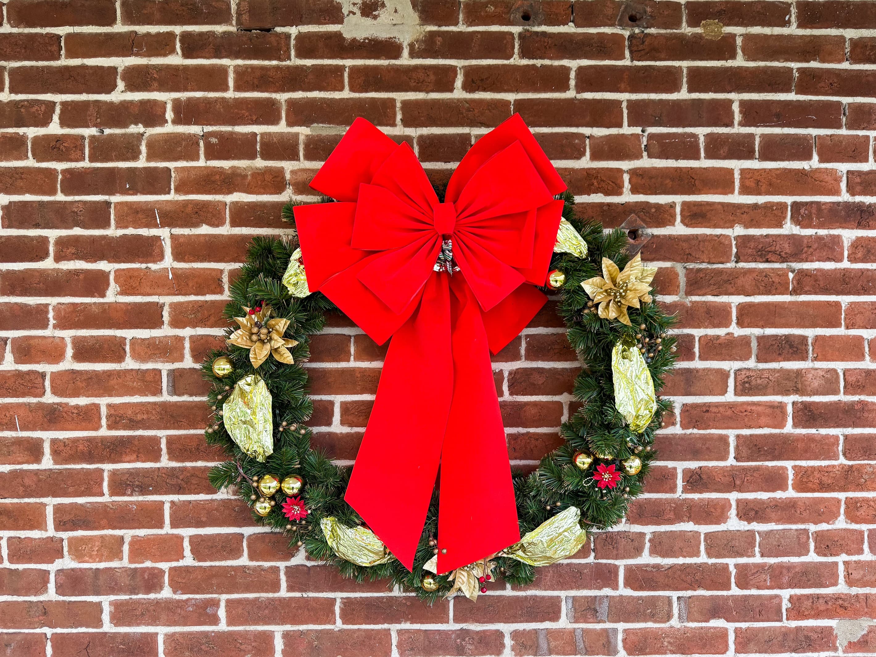 Adorable getaway for the holidays at Pikes Peak Schoolhouse close to Washington and Union, MO.