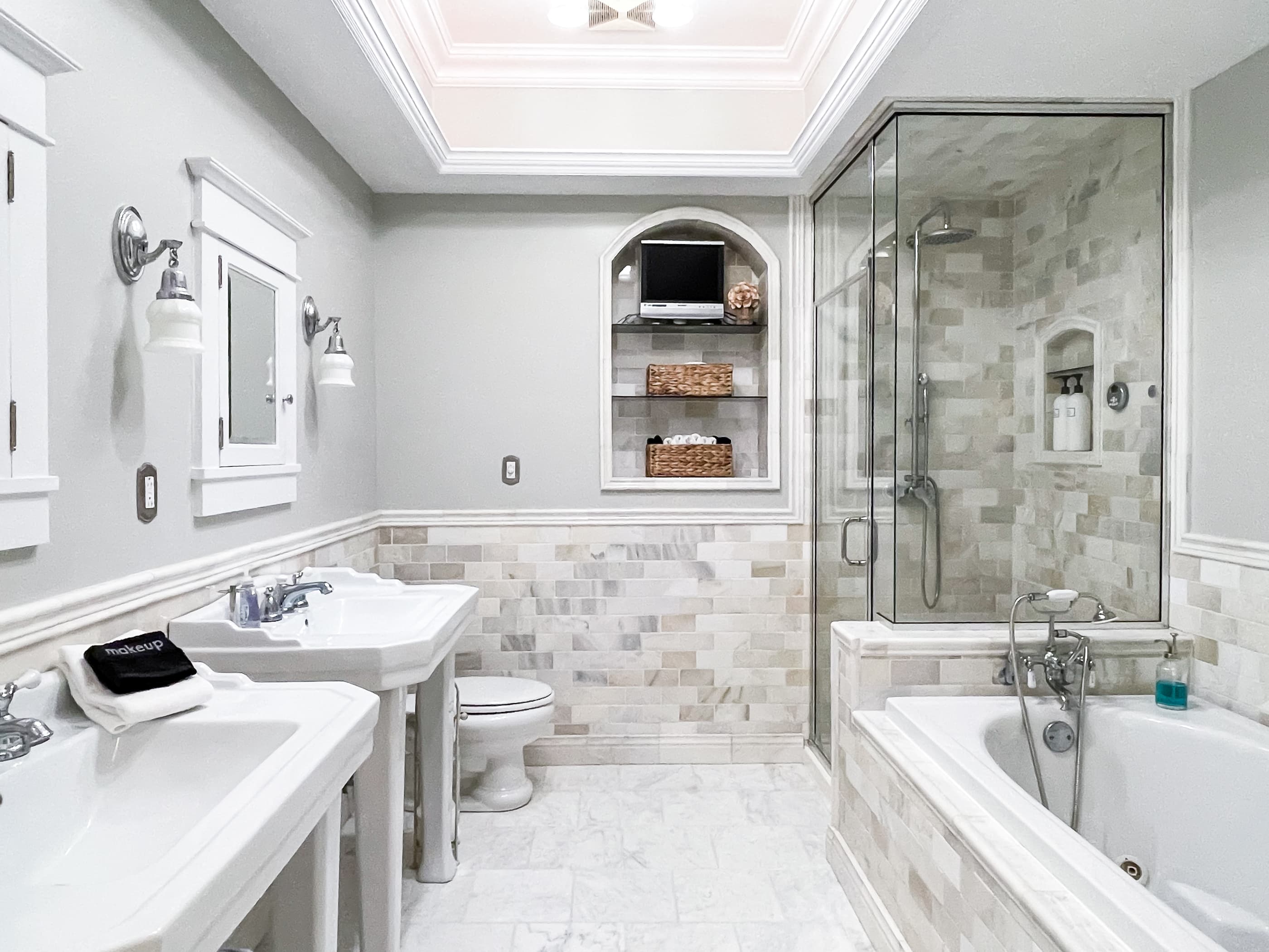 En suite bathroom to King bedroom at Mill Haus