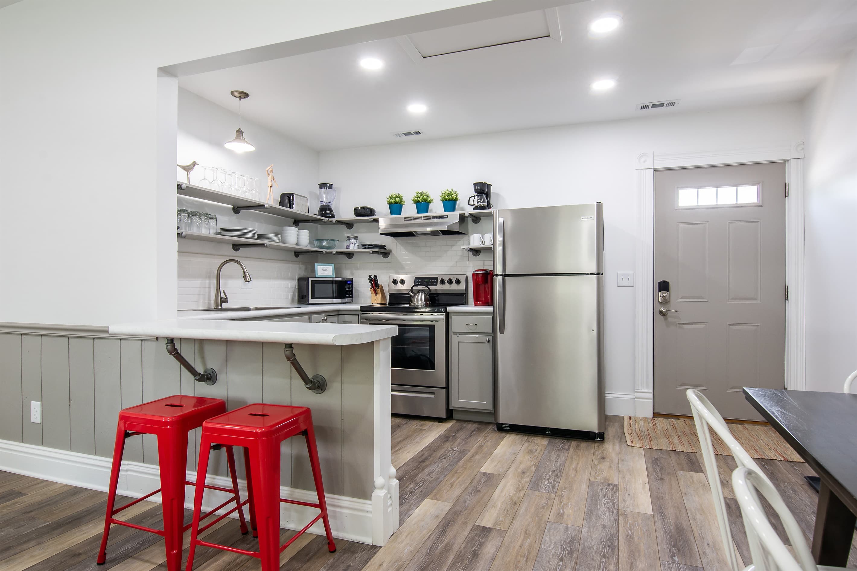 Bar area between the kitchen and great room