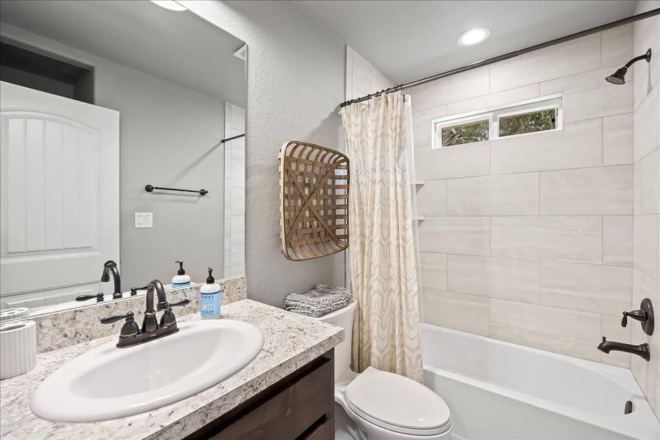 "Fresh, bright, and thoughtfully stocked—this full bathroom features a spacious tub/shower combo, soft towels, and essential toiletries for a relaxing stay. Everything you need to refresh after a day on the lake!"