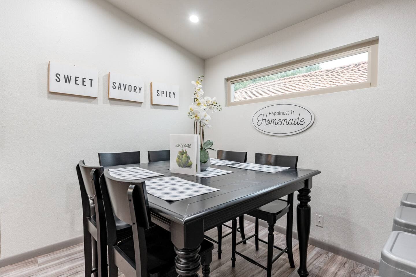Perfect Staycation - Dining table seating for 6 guests.