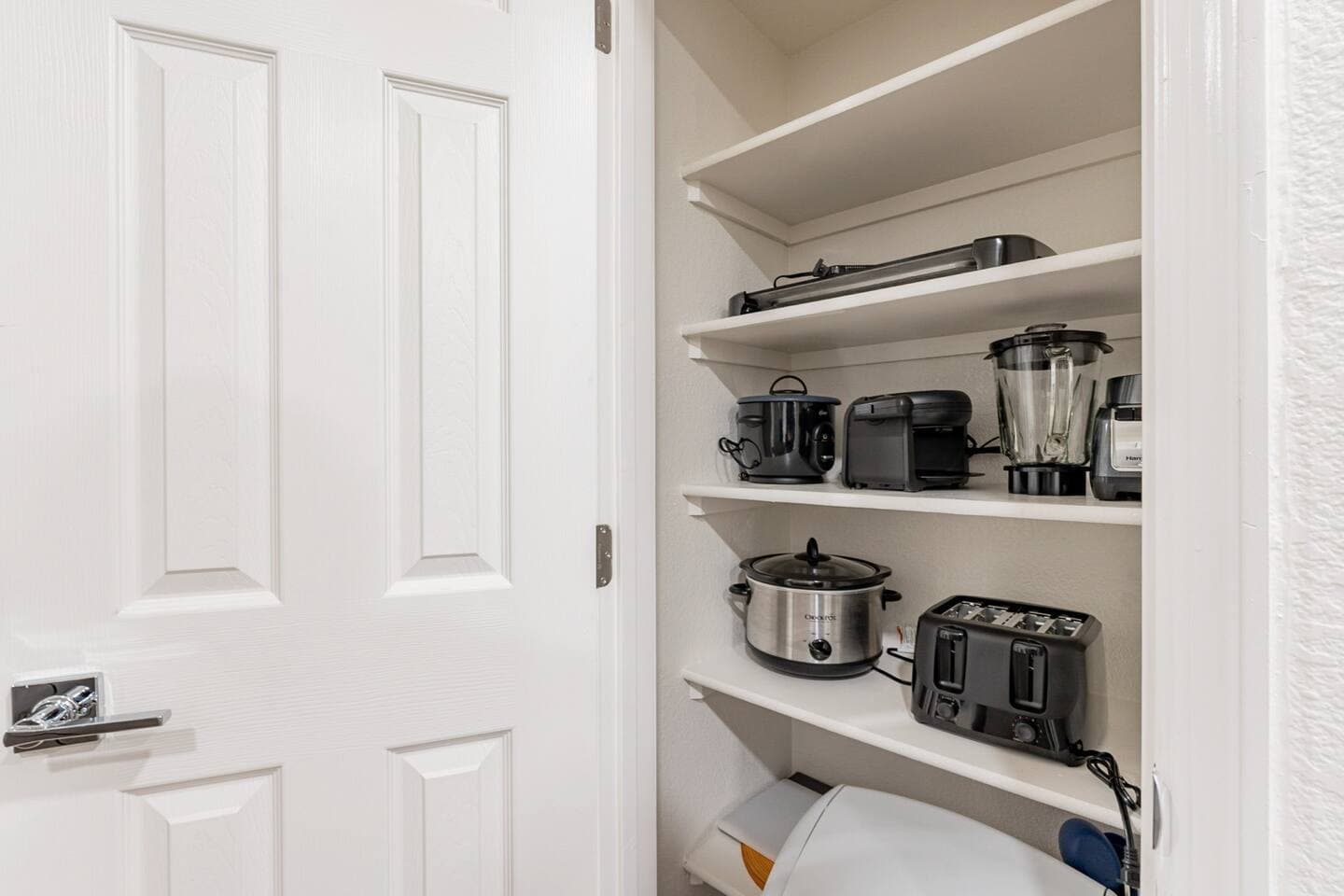 Perfect Escape - Small appliances including a coffee maker, crockpot, toaster and blender are available