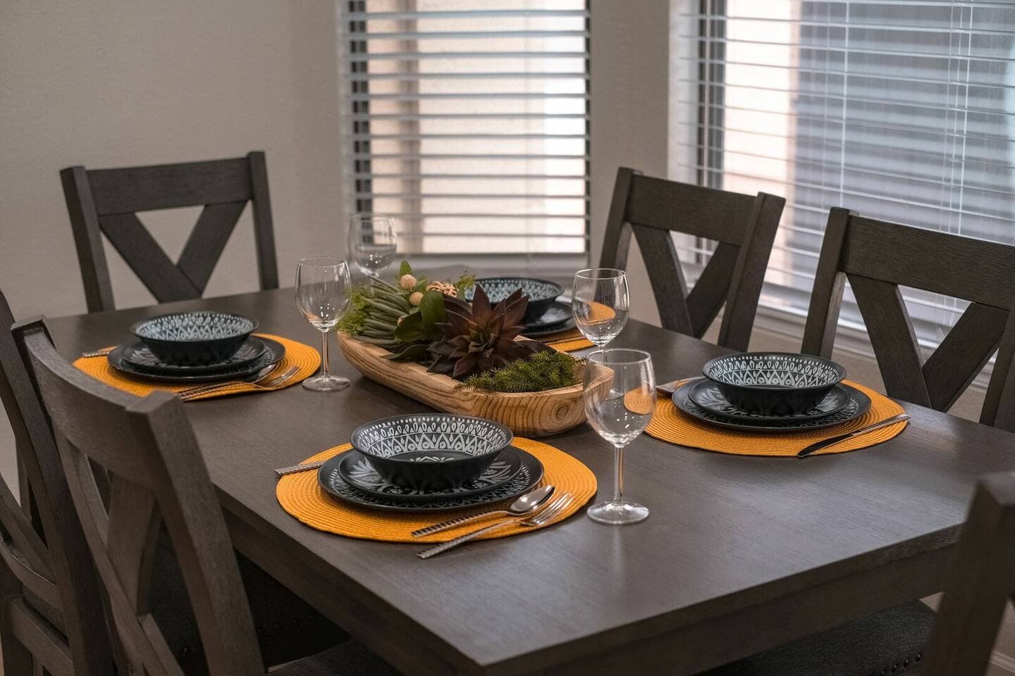 Perfect Escape - Sit down and enjoy dinner all together.