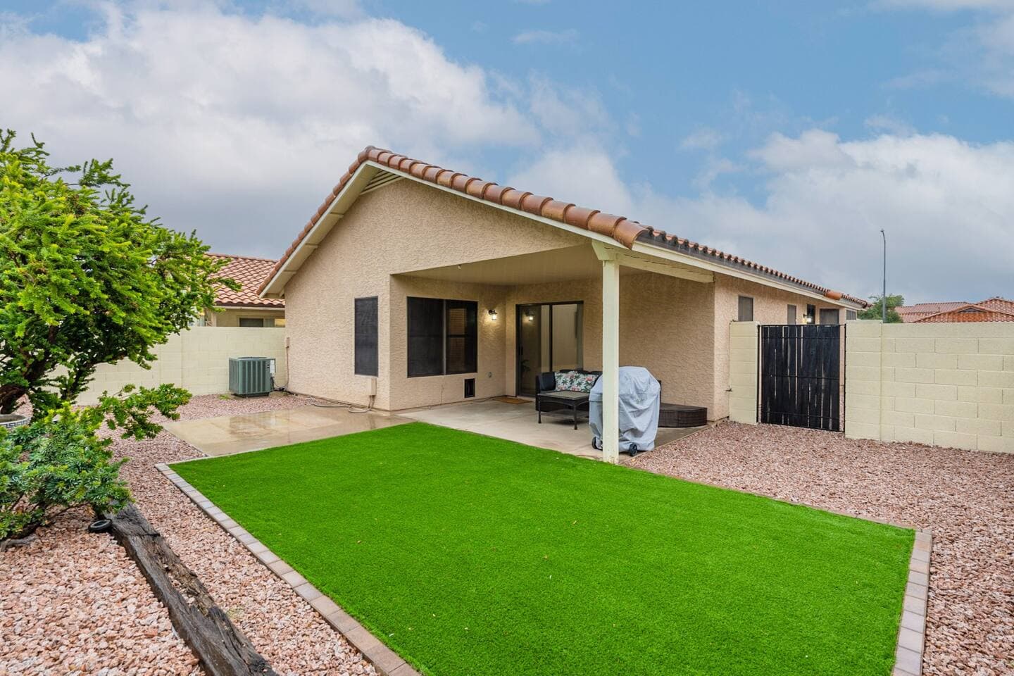 Perfect Escape - Private backyard with turf.